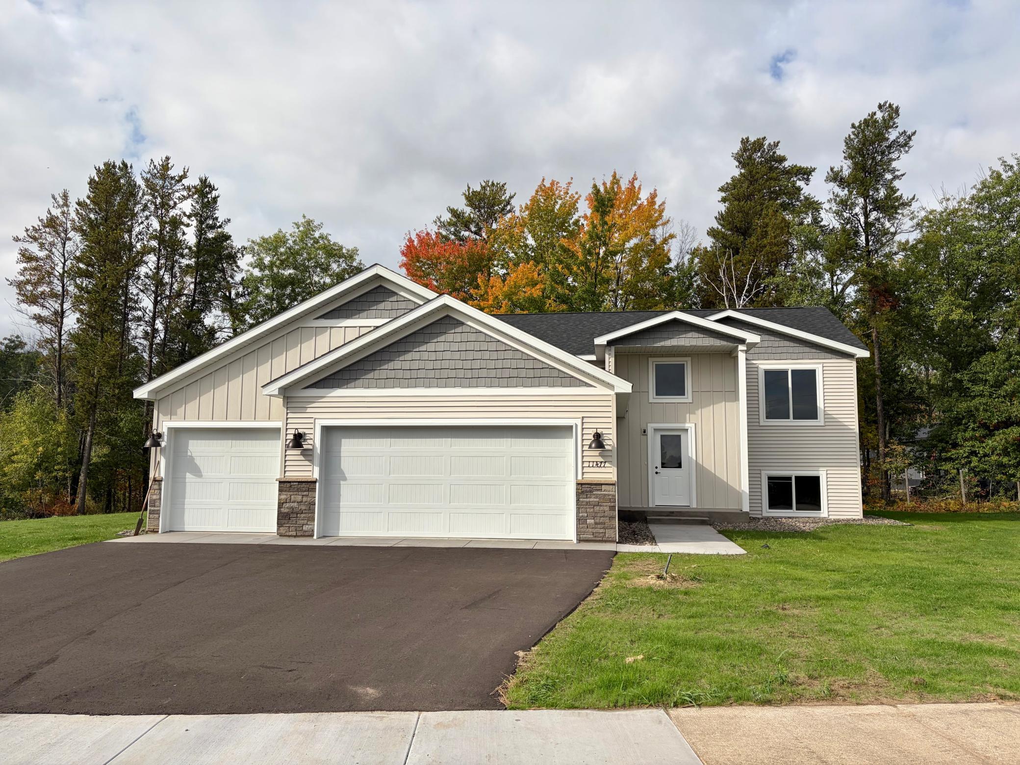 11477 Andrew Street Property Photo 2