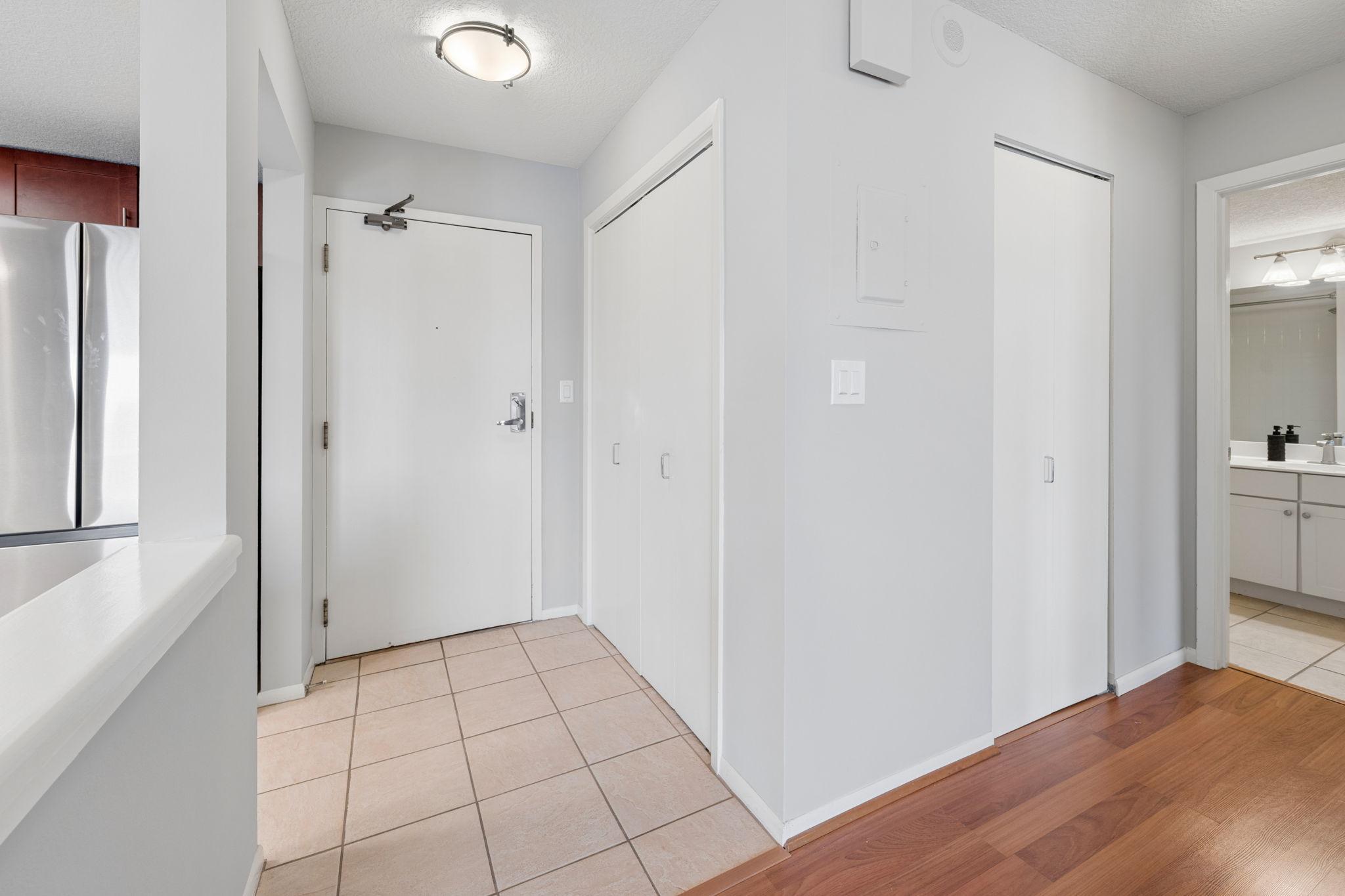 110 1st Avenue Ne F704 Property Photo 2
