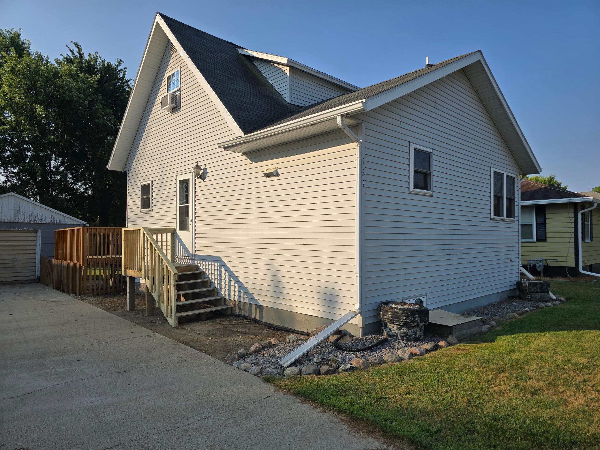 729 4th Avenue Property Photo 1