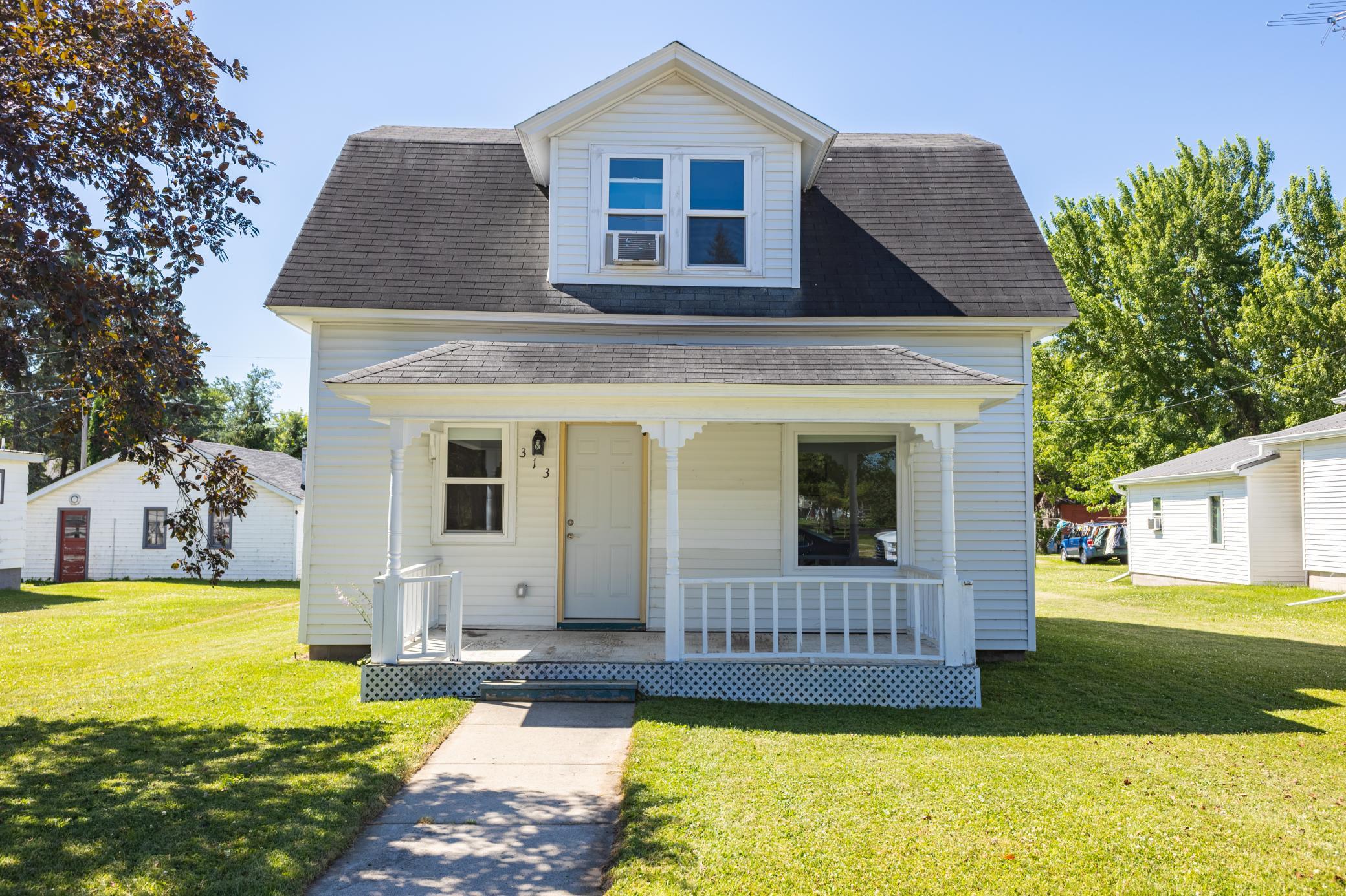 313 Minnesota Avenue E Property Photo 1