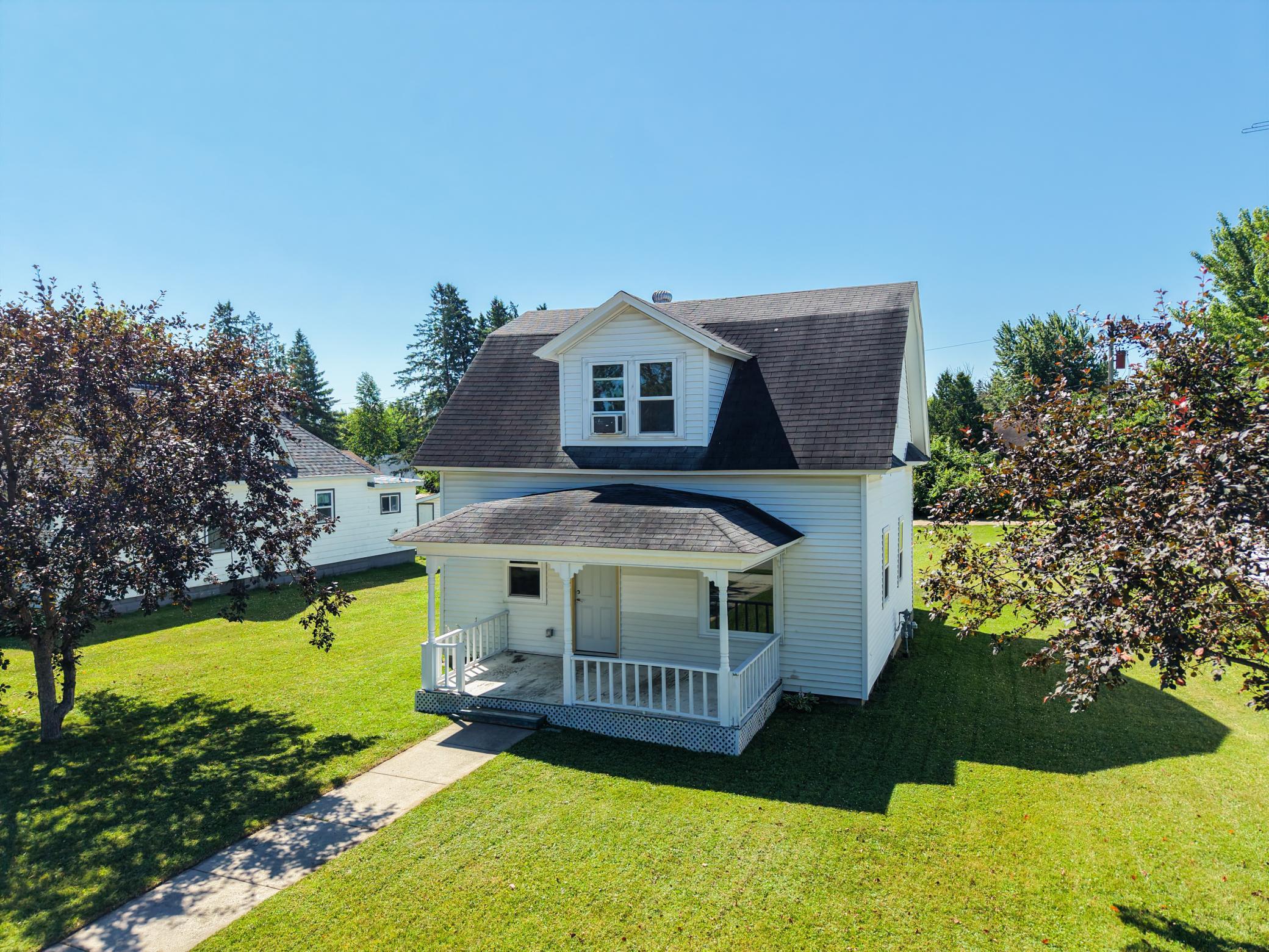 313 Minnesota Avenue E Property Photo 2