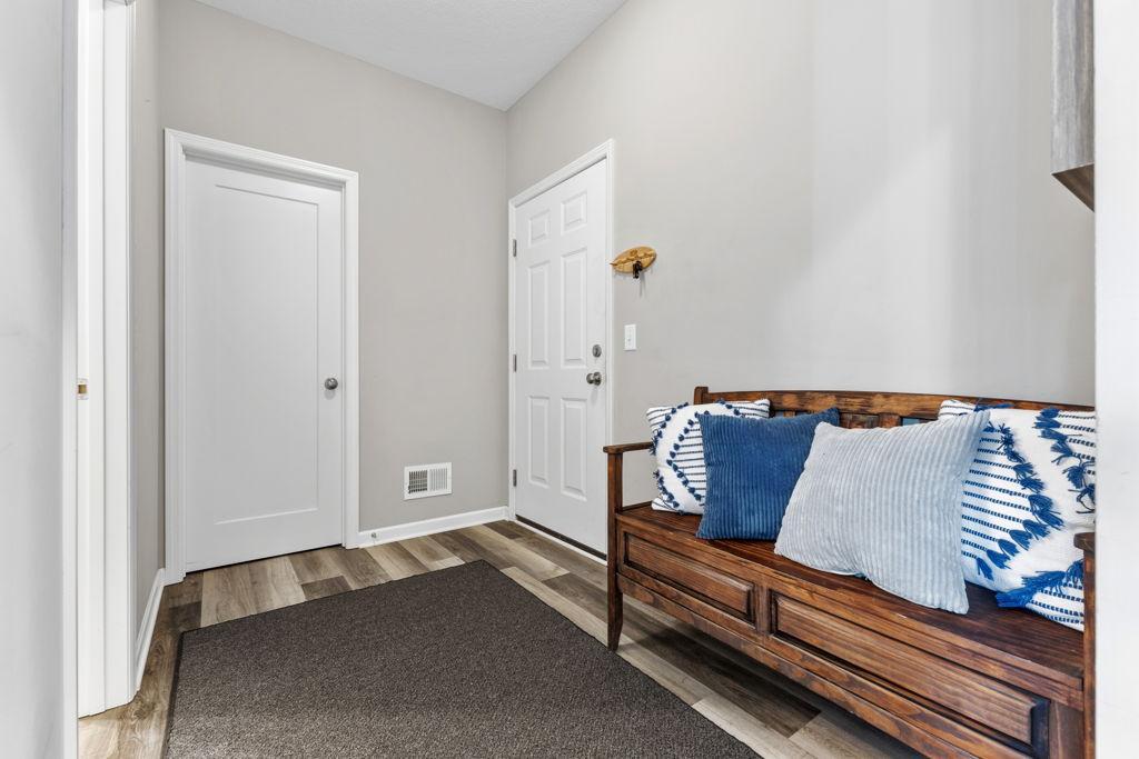 4596 Landings Way Property Photo 6
