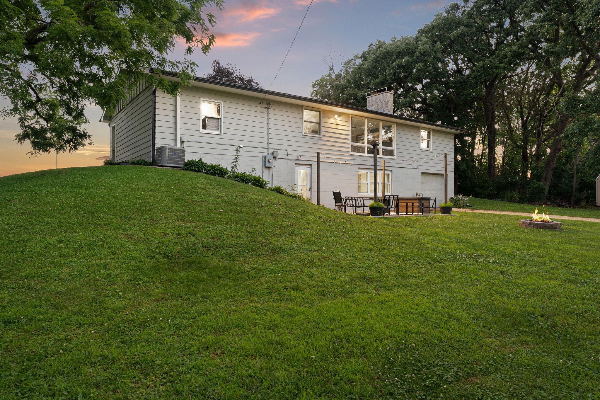1817 S Shore Drive Property Photo 4