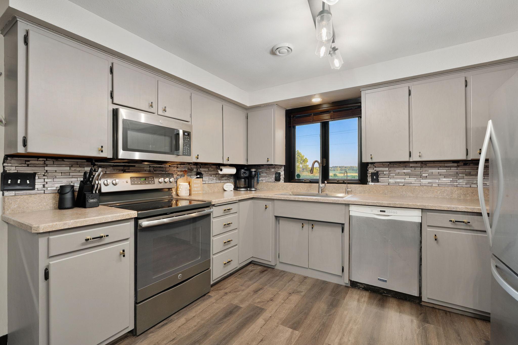 1817 S Shore Drive Property Photo 14