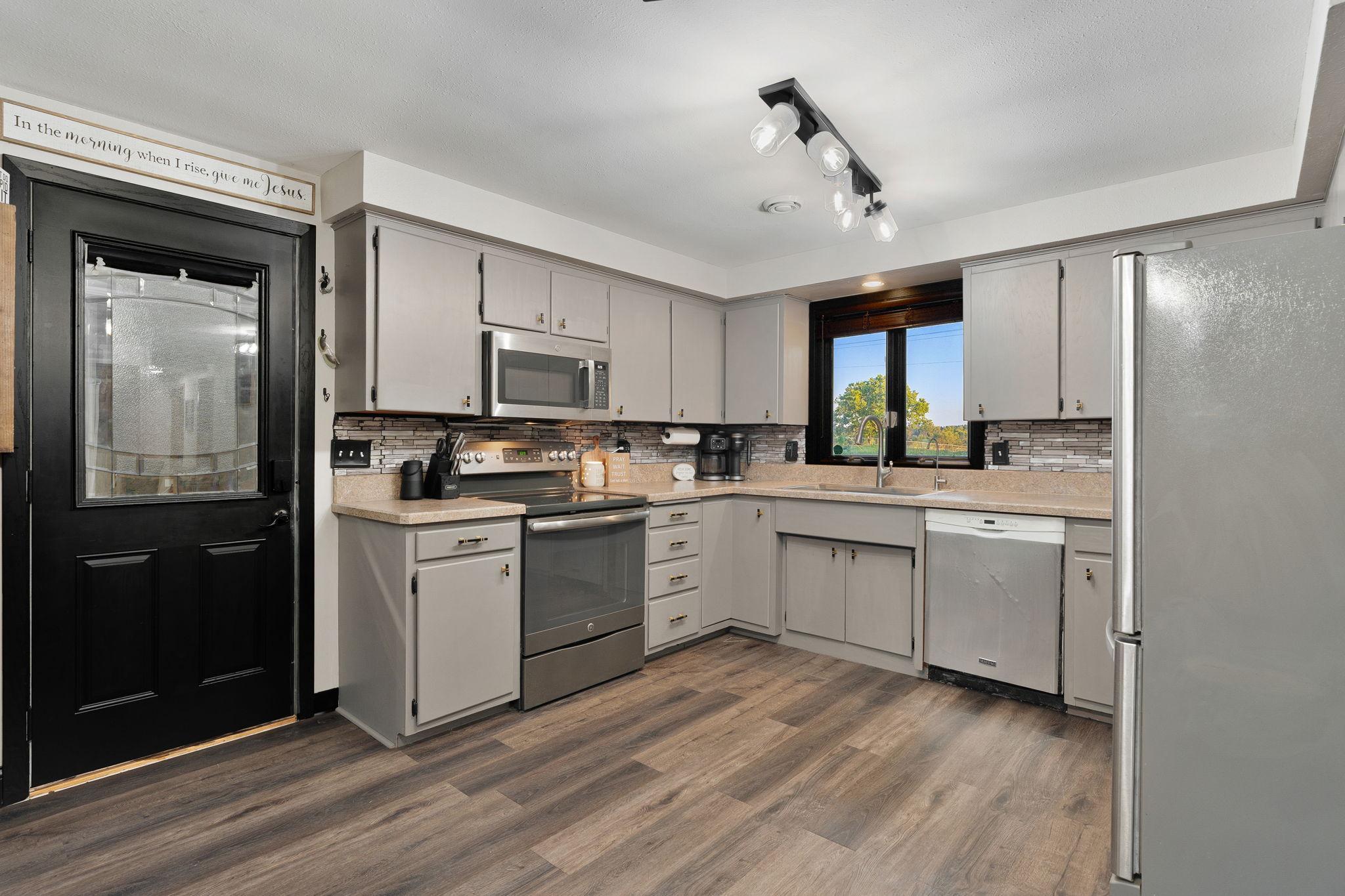 1817 S Shore Drive Property Photo 15