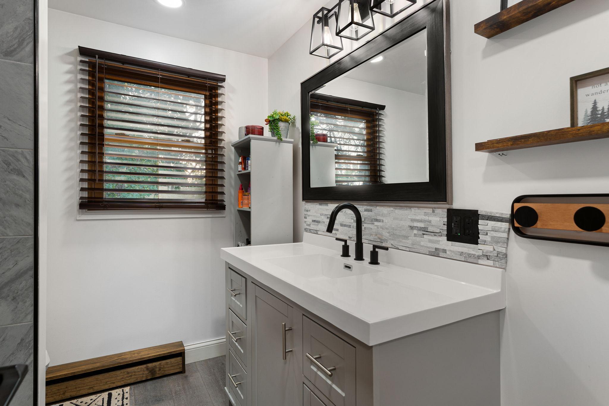 1817 S Shore Drive Property Photo 25