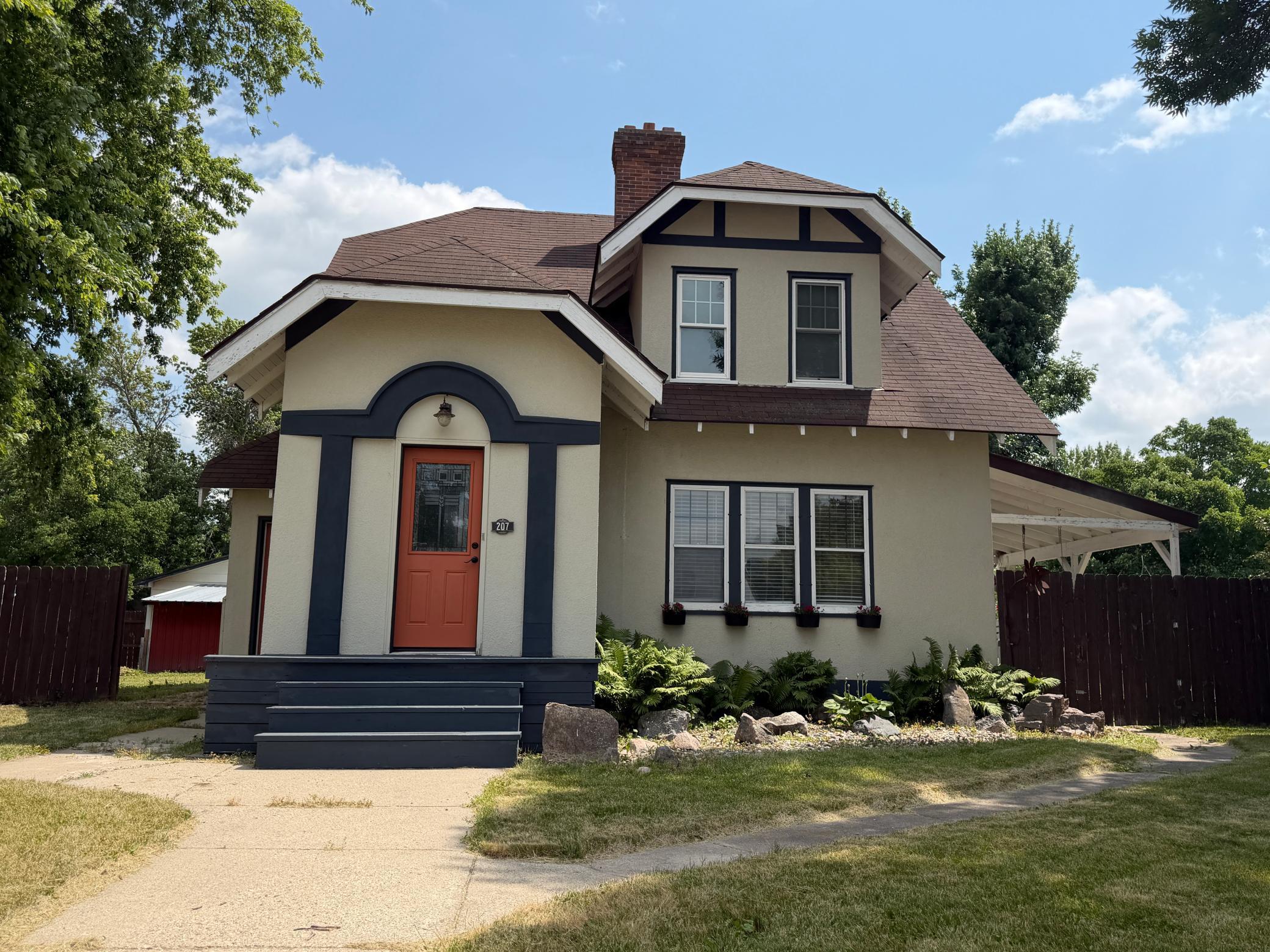 207 S Johnson Avenue Property Photo 1