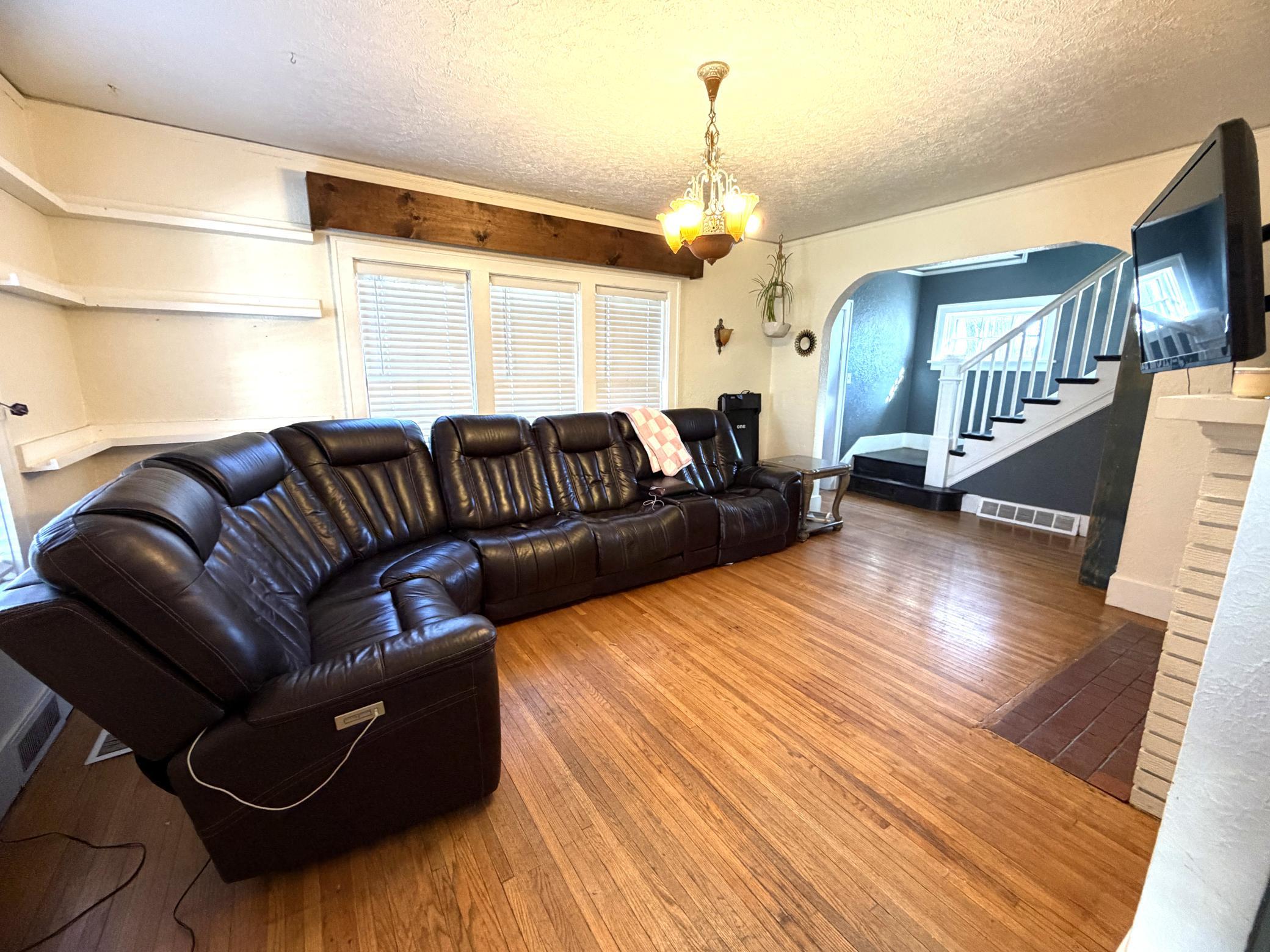 207 S Johnson Avenue Property Photo 4