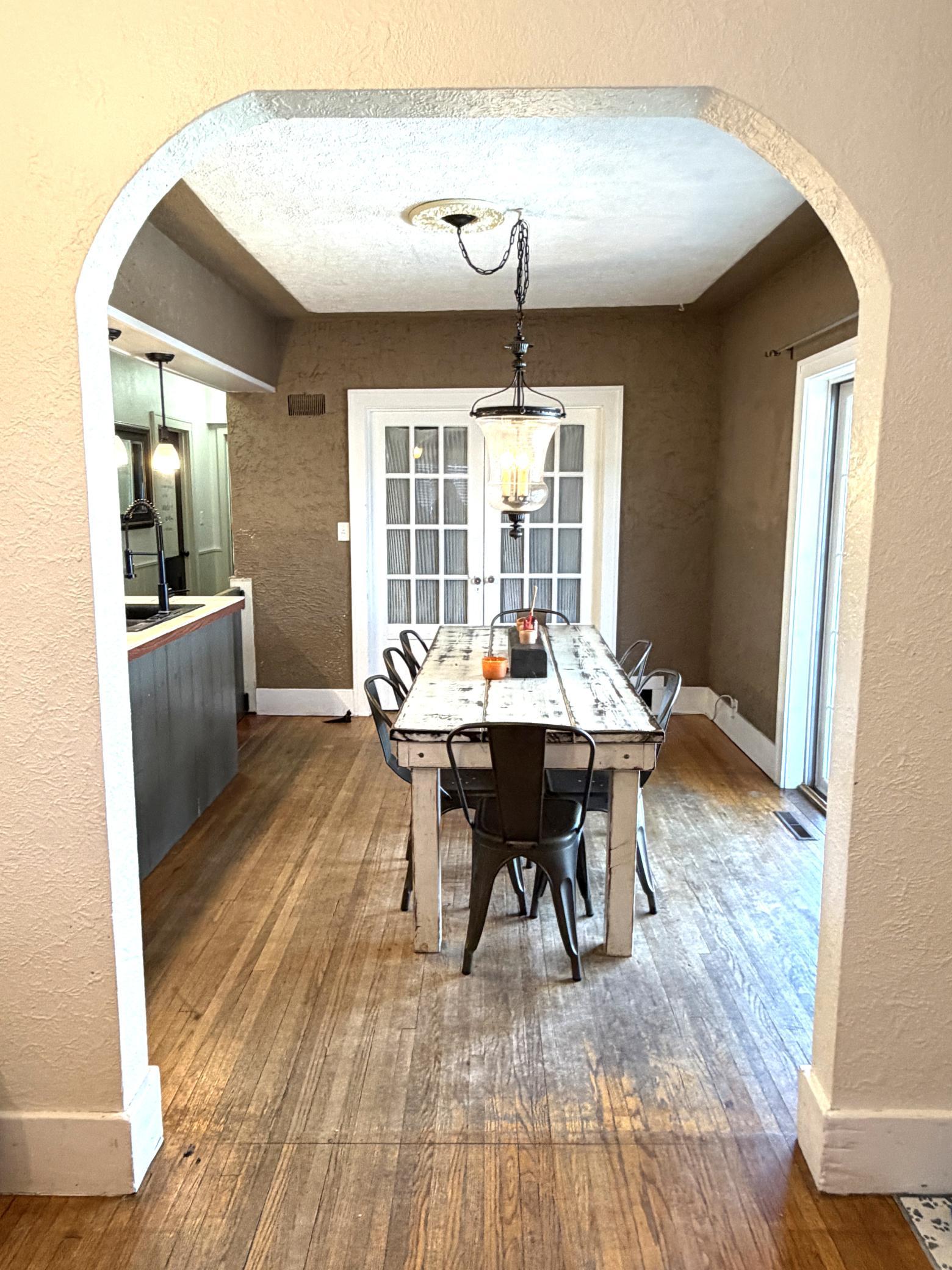 207 S Johnson Avenue Property Photo 5