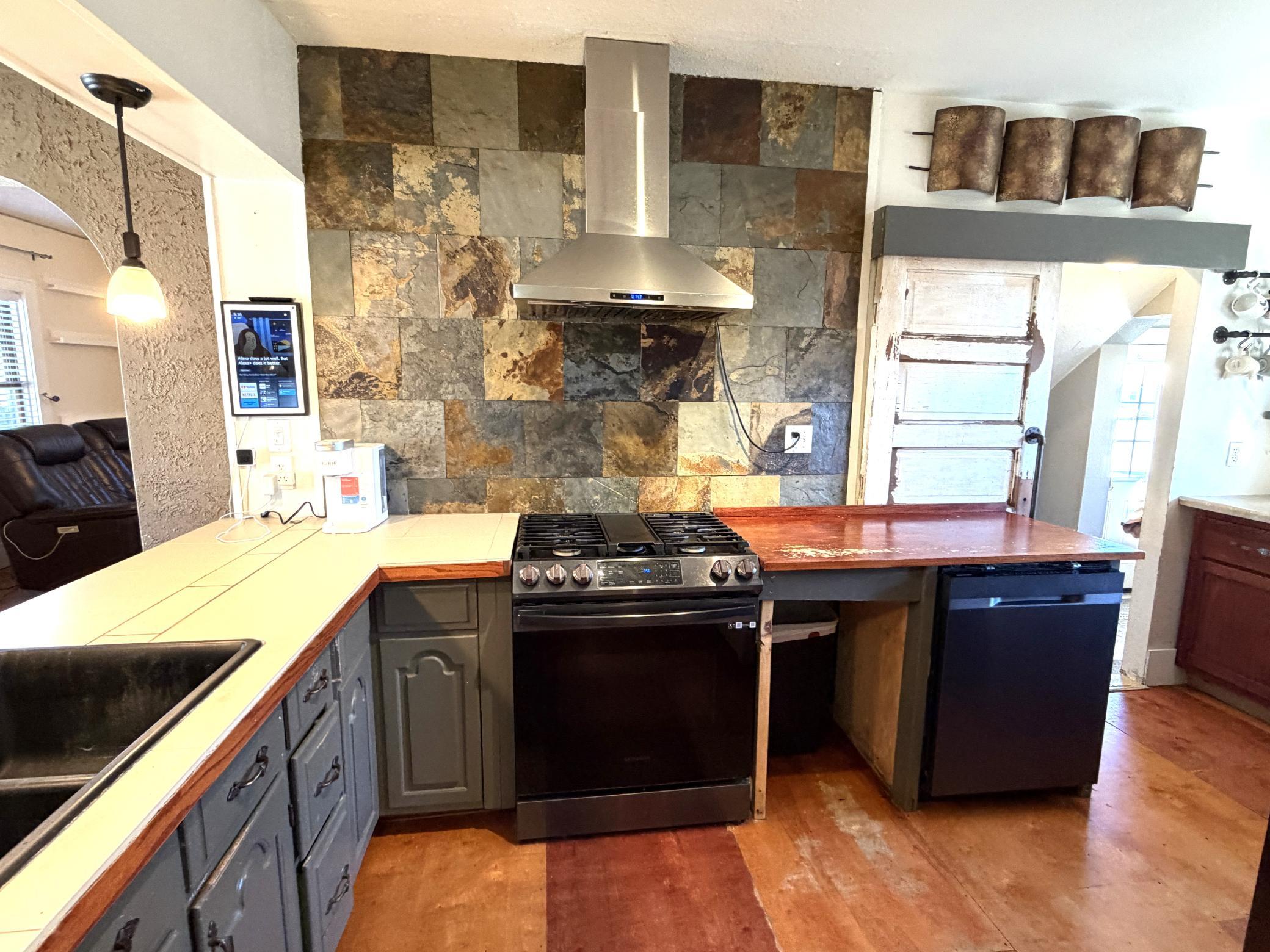 207 S Johnson Avenue Property Photo 12