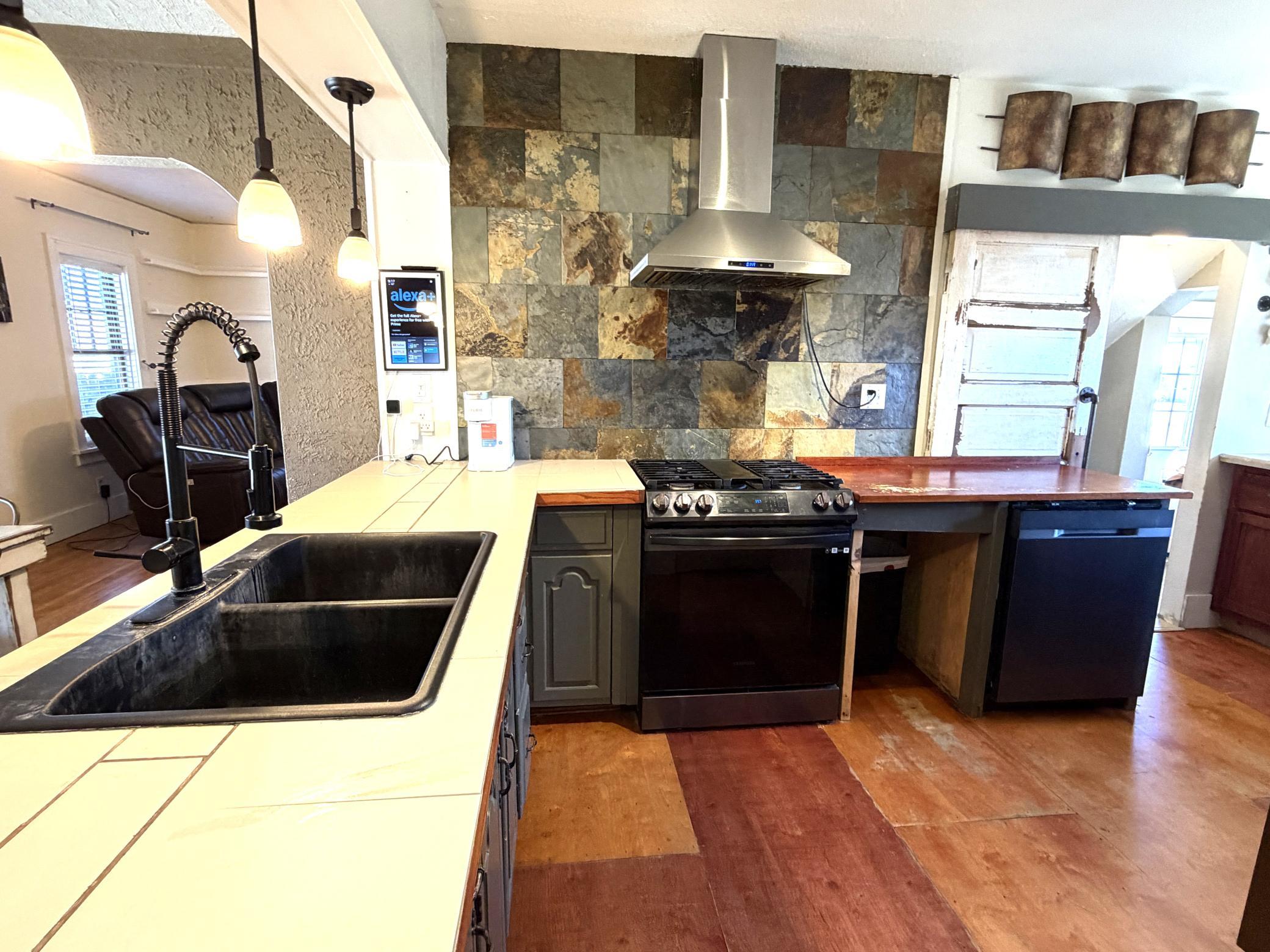 207 S Johnson Avenue Property Photo 16