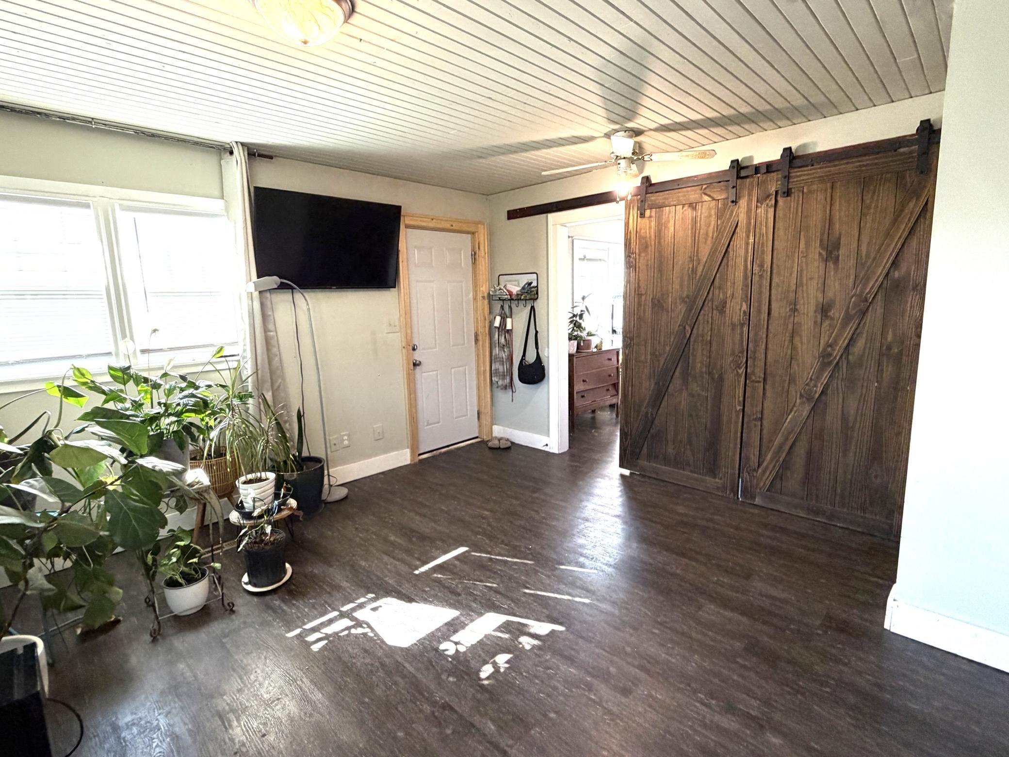 207 S Johnson Avenue Property Photo 22