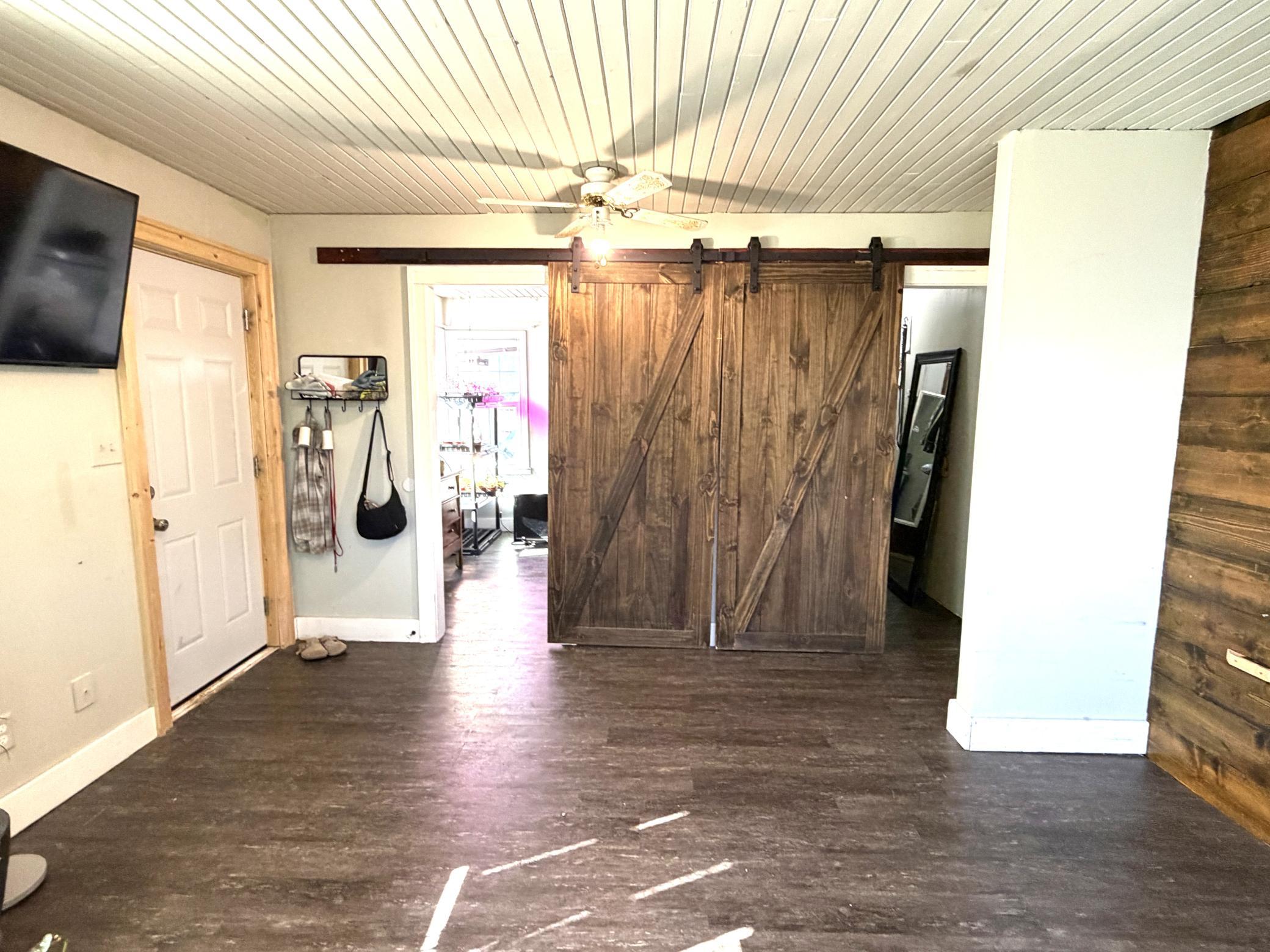 207 S Johnson Avenue Property Photo 23