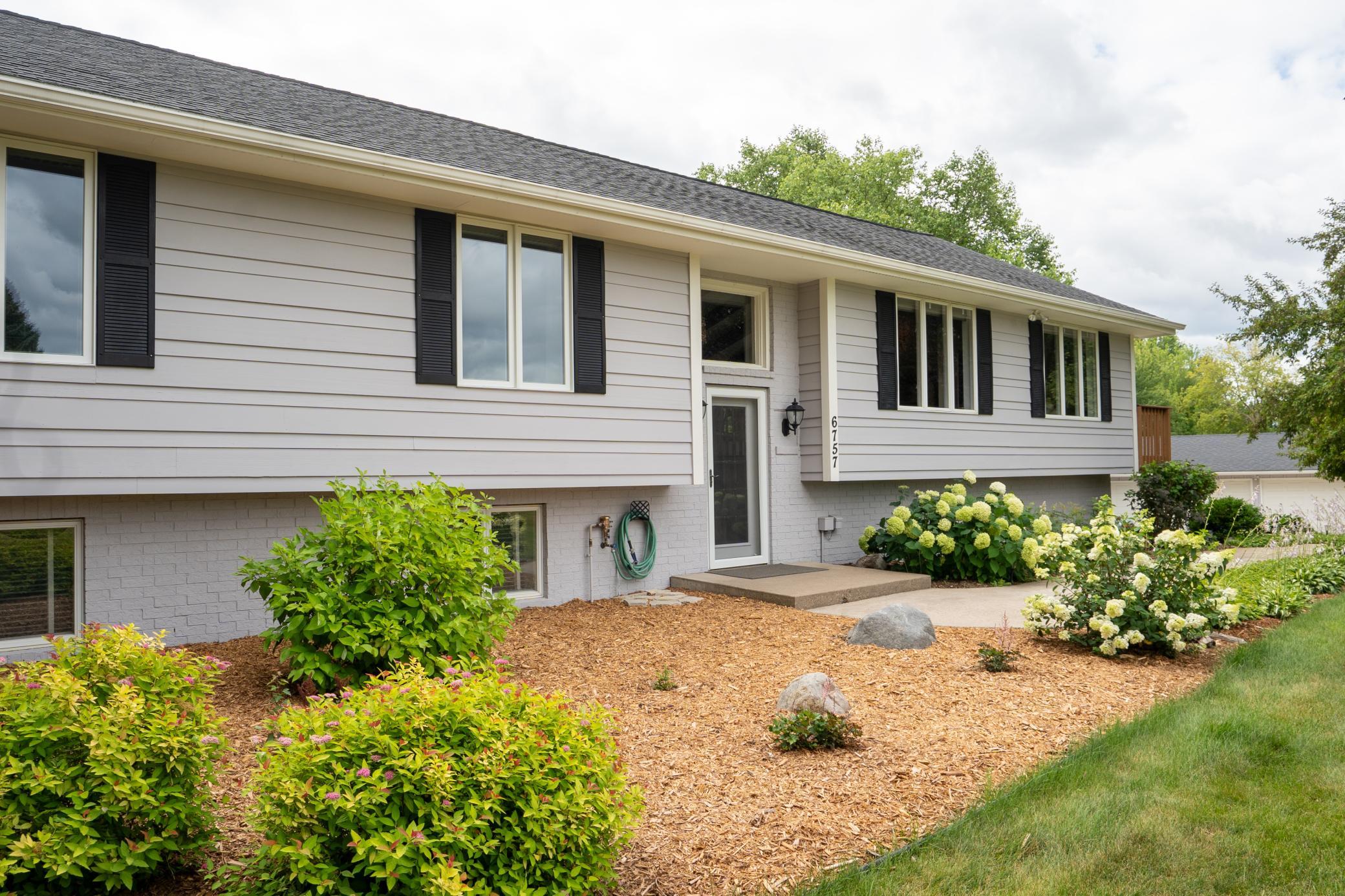 6757 Horseshoe Bend Drive Property Photo 3