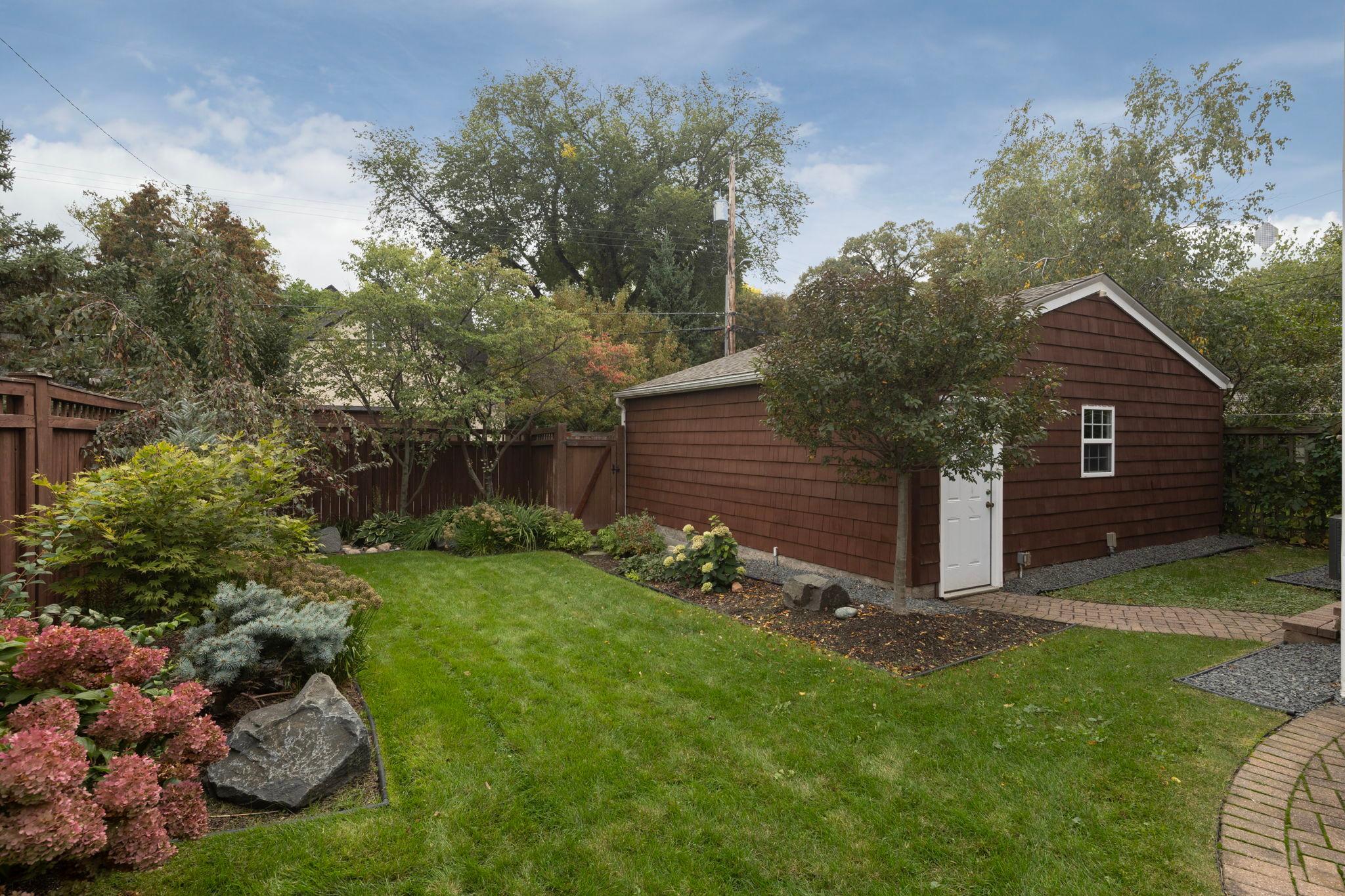2207 Penn Avenue S Property Photo 33