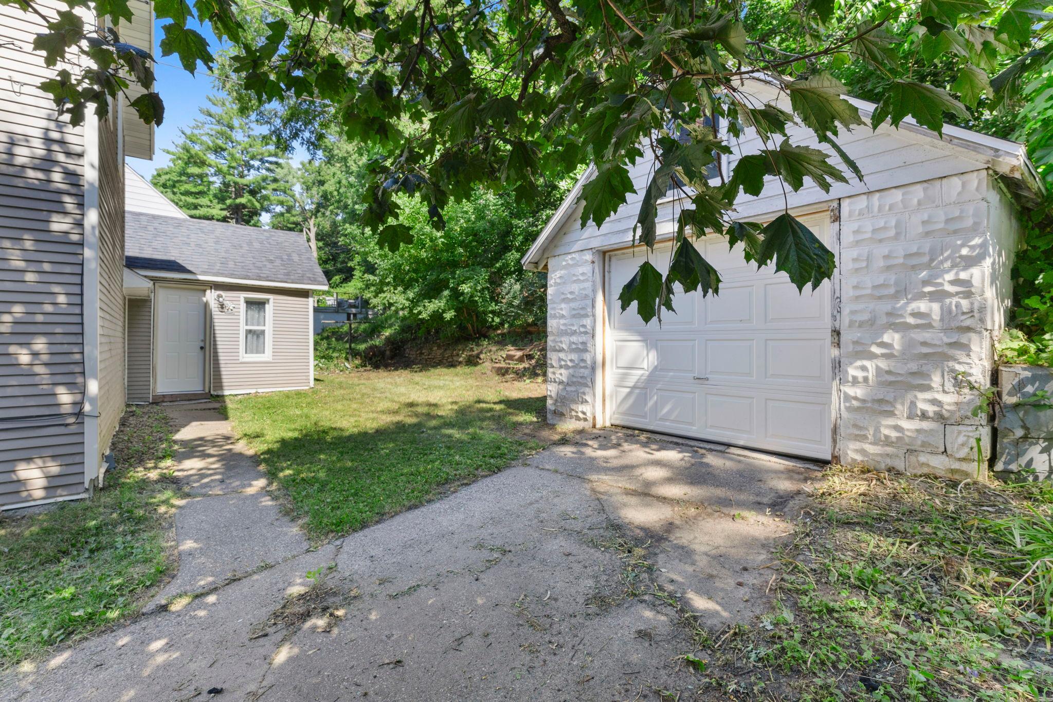 1030 Putnam Avenue Property Photo 33