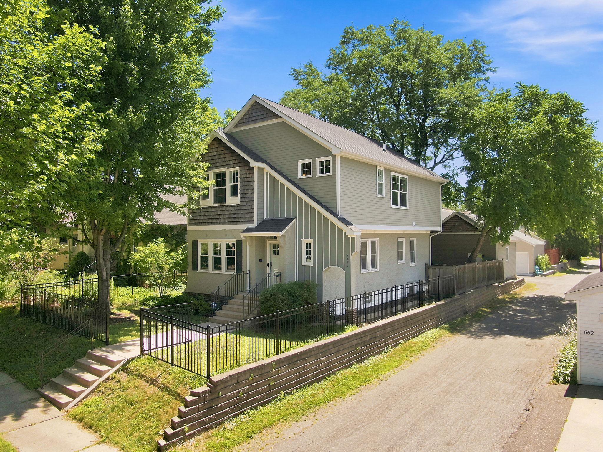 2222 Scheffer Avenue Property Photo 1
