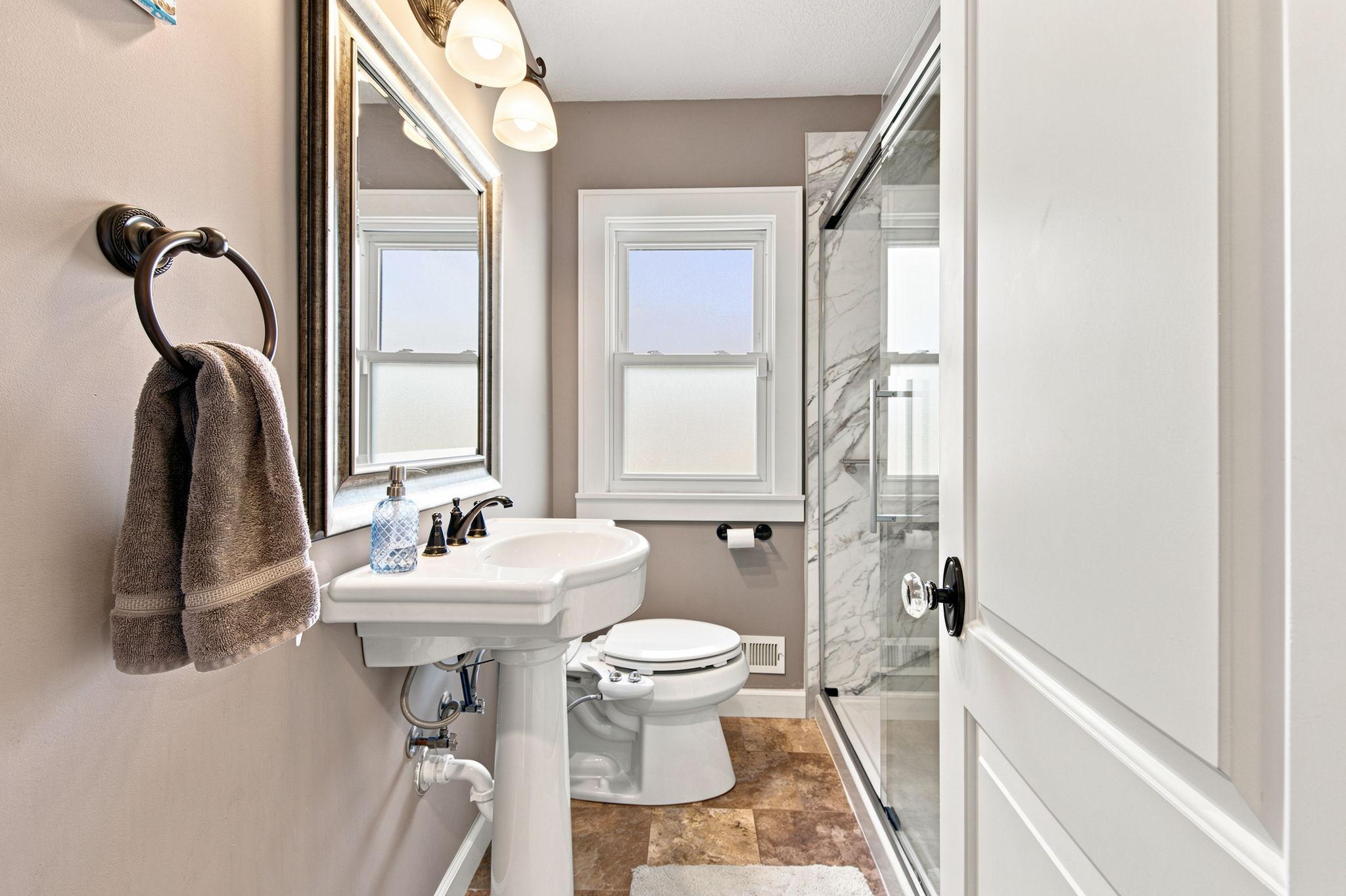 2222 Scheffer Avenue Property Photo 13