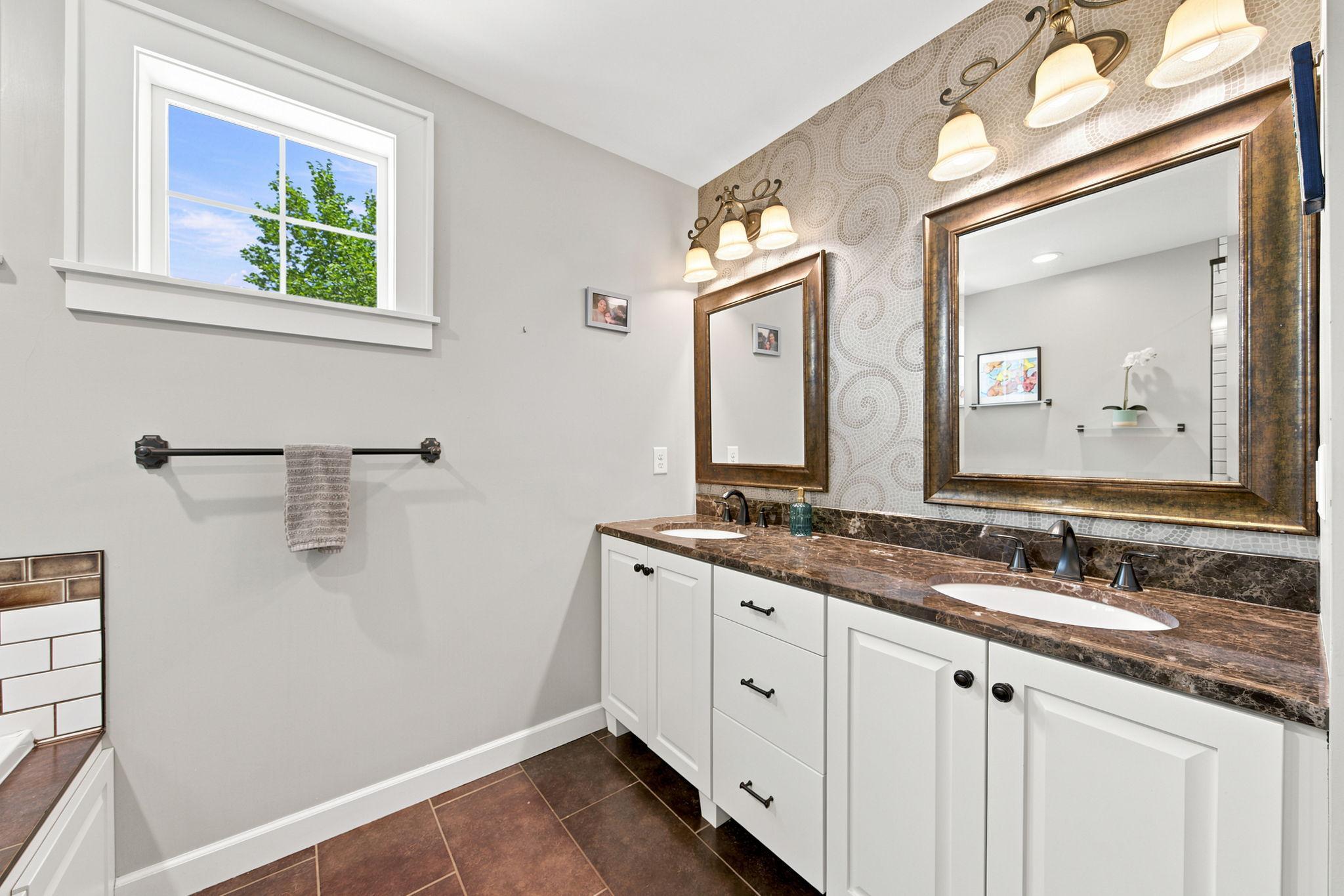 2222 Scheffer Avenue Property Photo 17