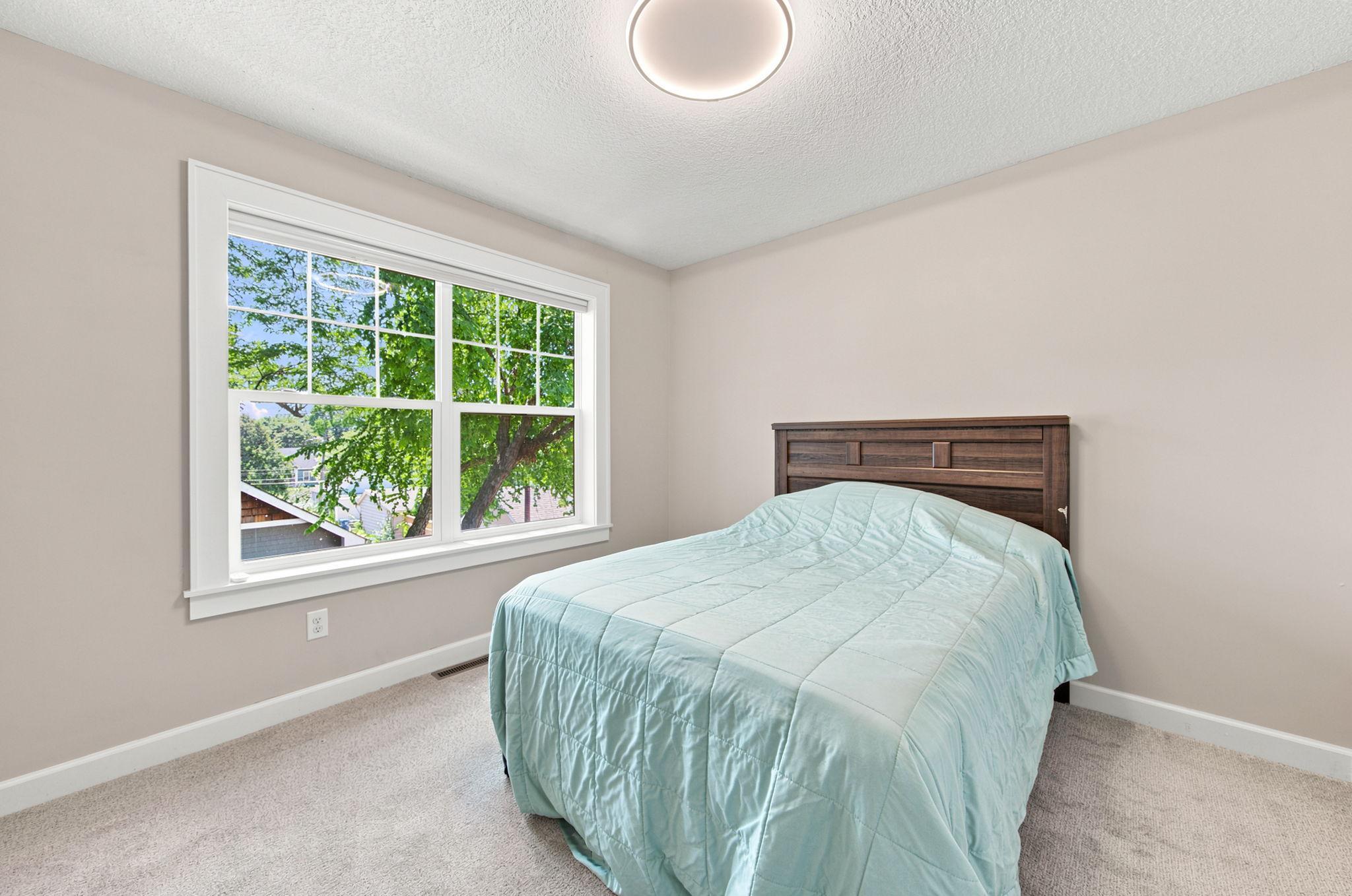 2222 Scheffer Avenue Property Photo 19