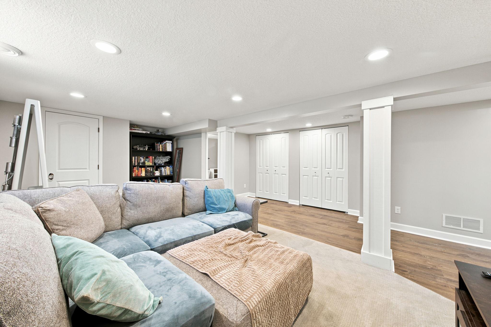 2222 Scheffer Avenue Property Photo 24