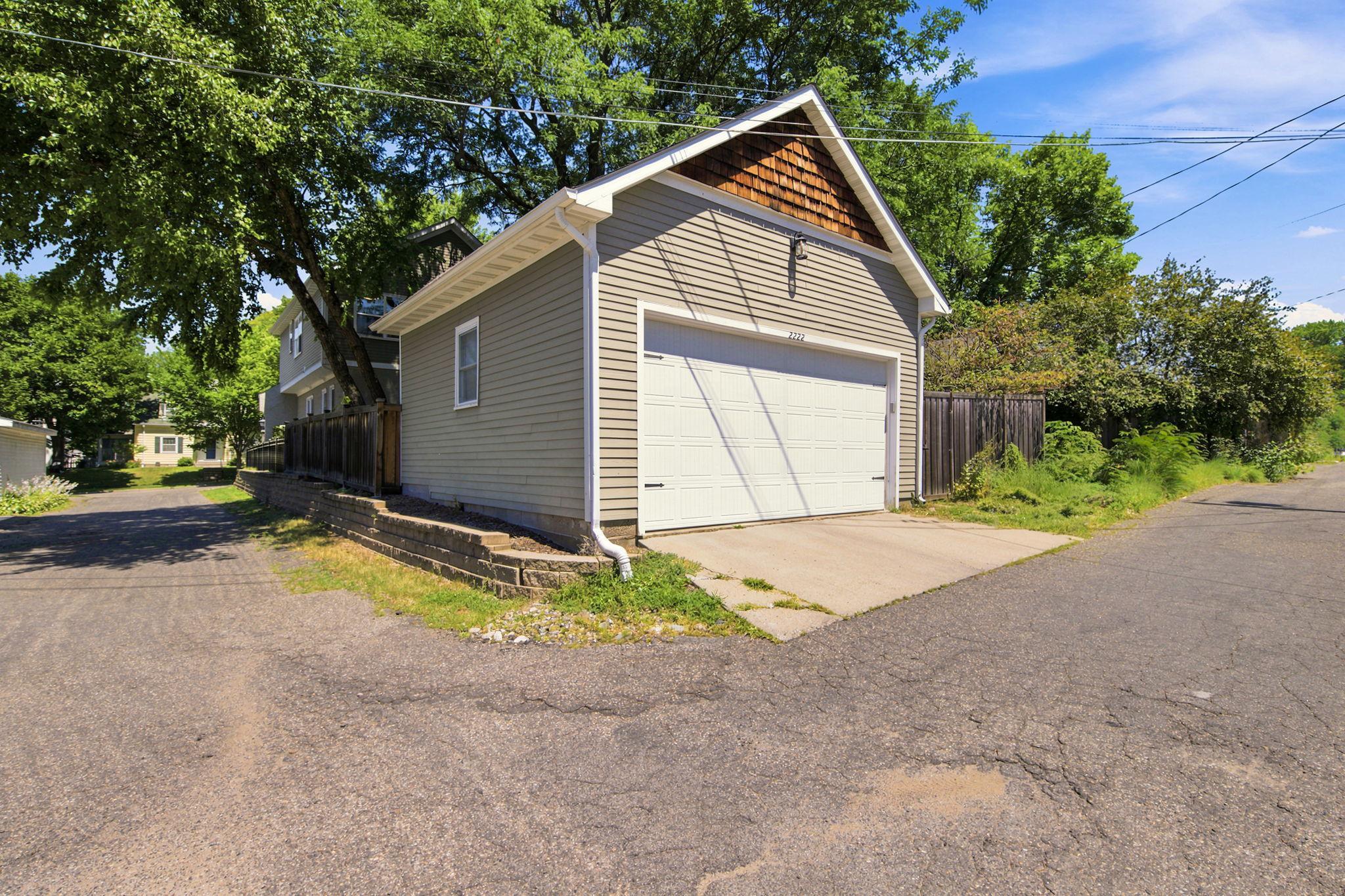2222 Scheffer Avenue Property Photo 33