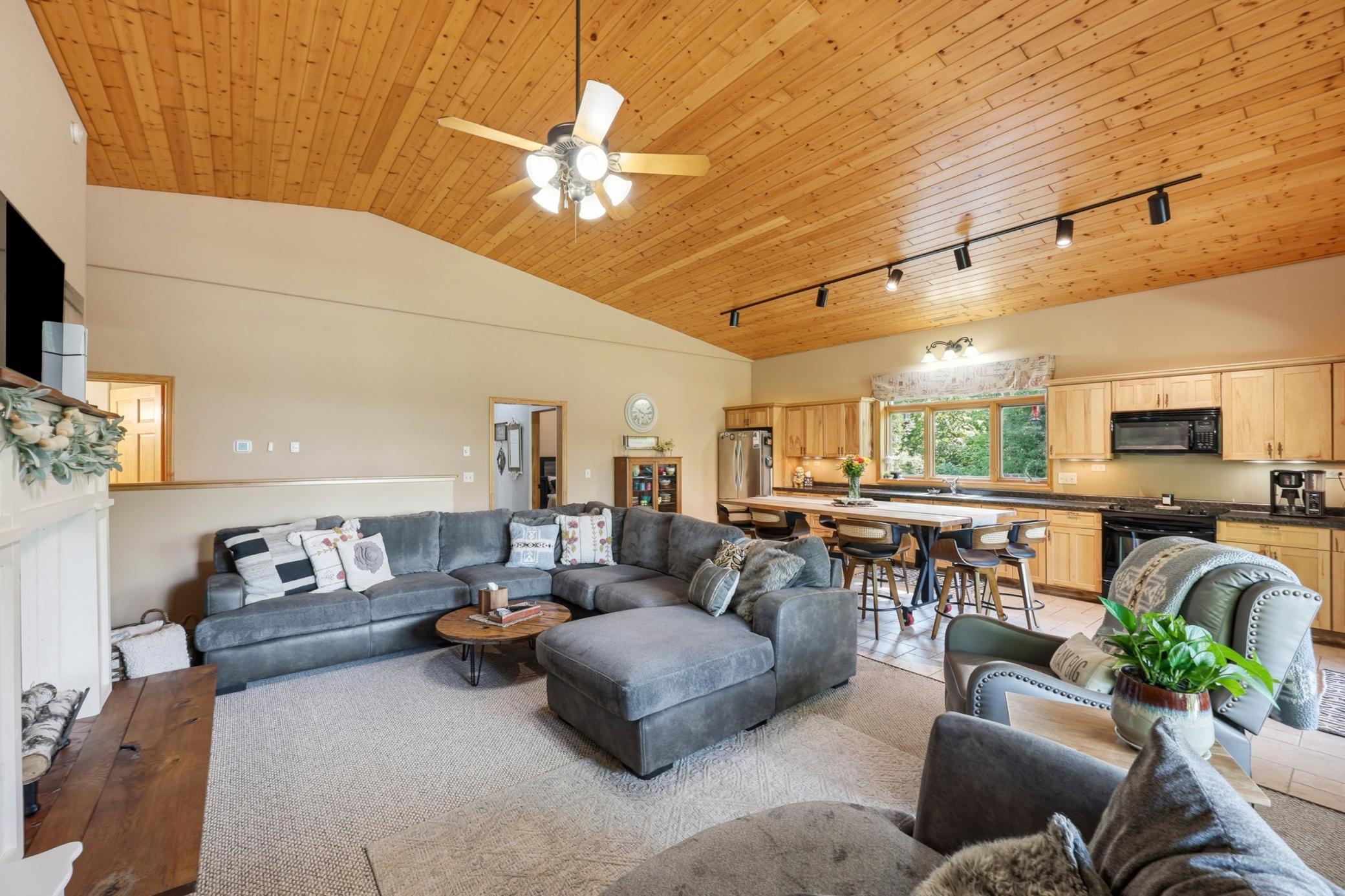 32955 Carlson Drive Property Photo 7