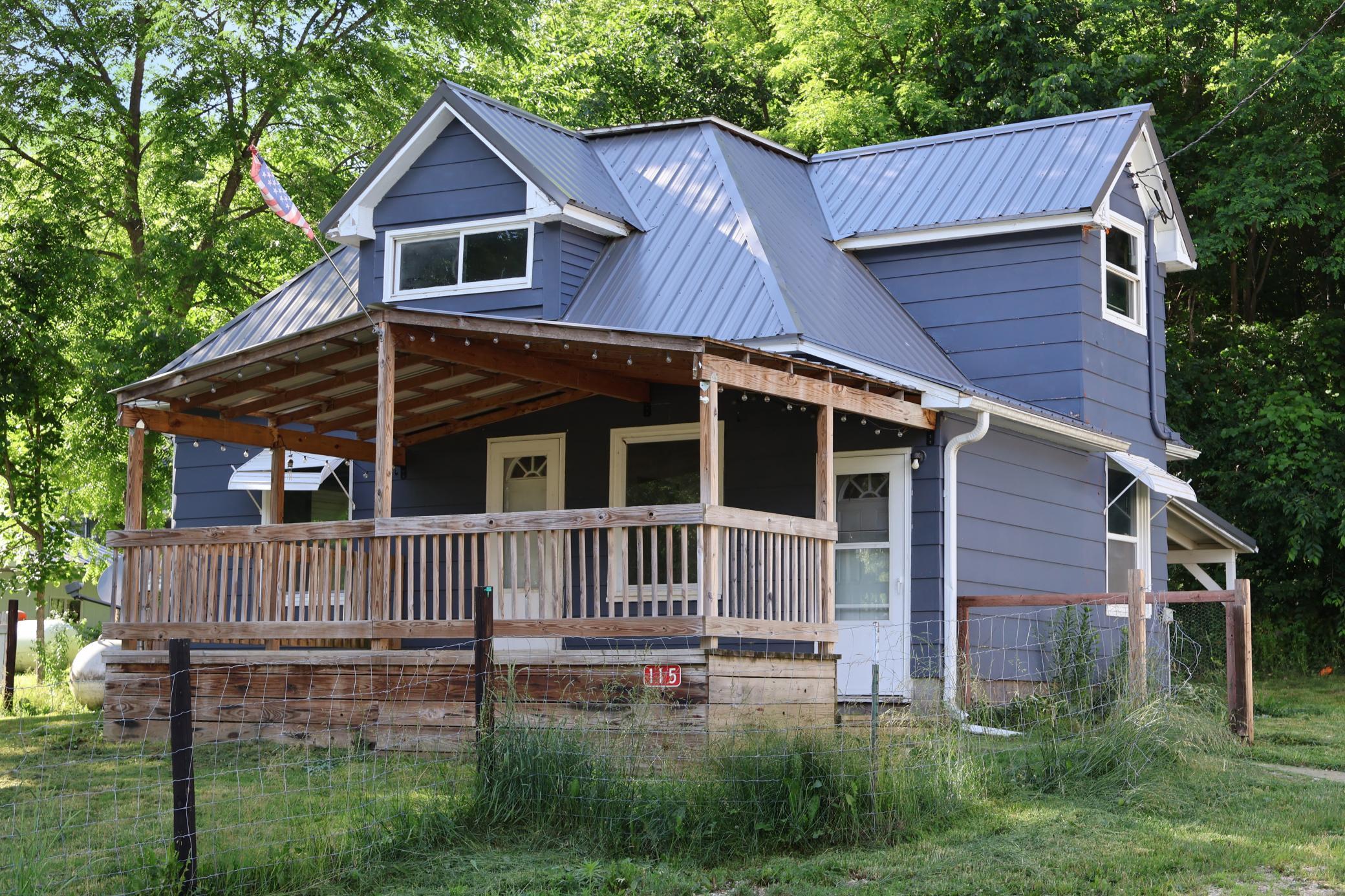 115 4th Avenue Property Photo 1