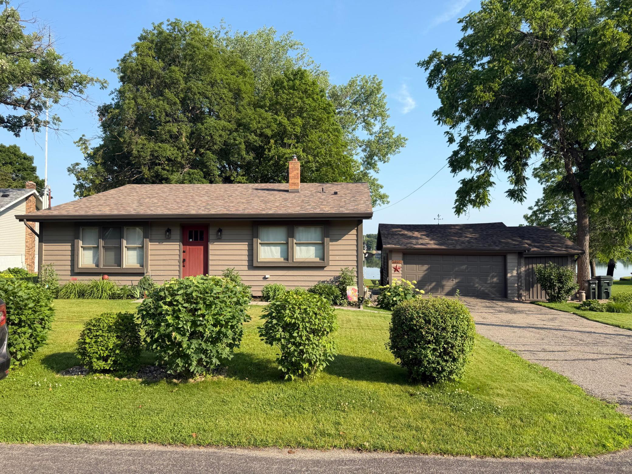 1037 Hamlet Drive N Property Photo 1