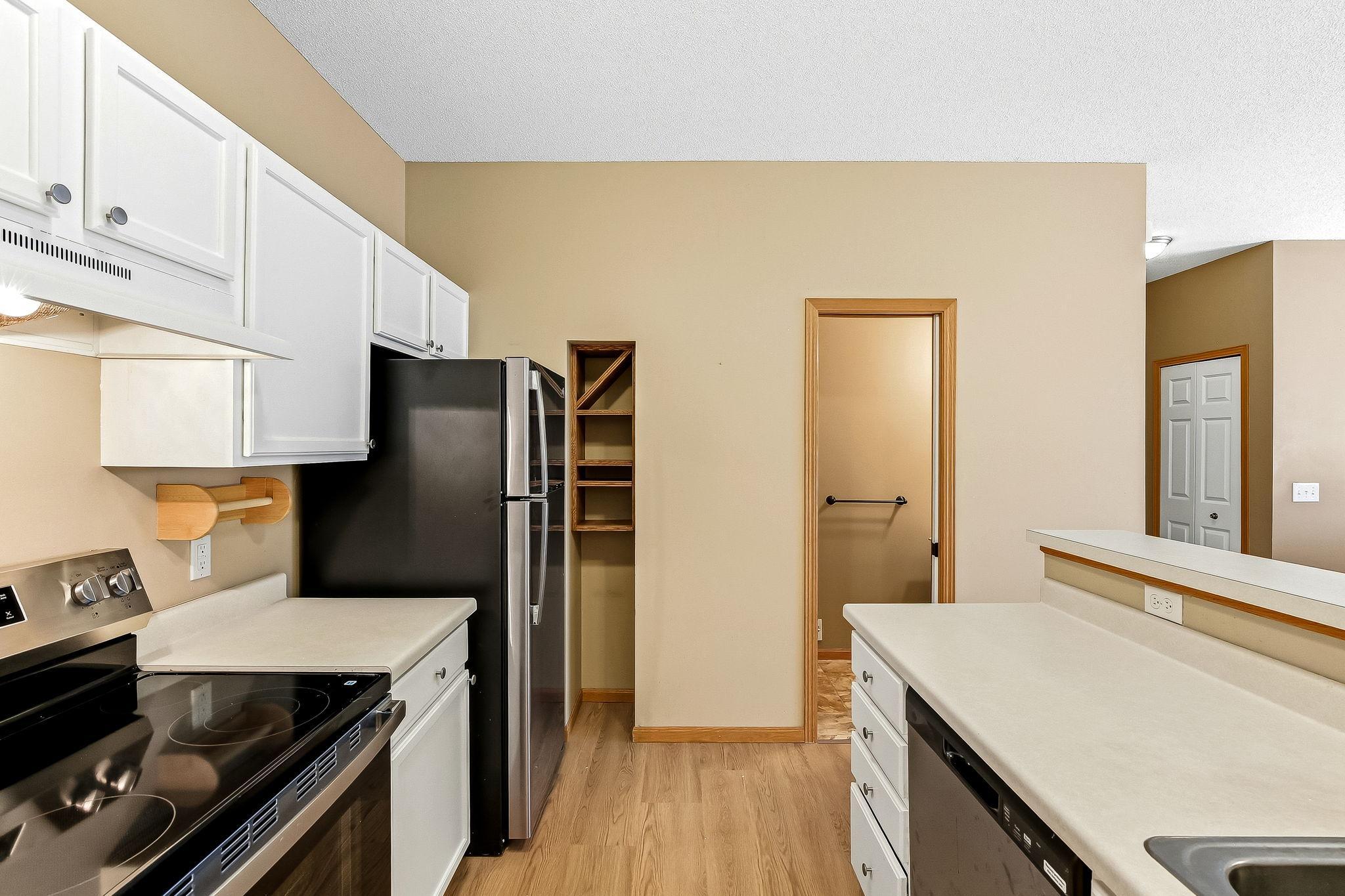 428 Willoughby Way W Property Photo 12