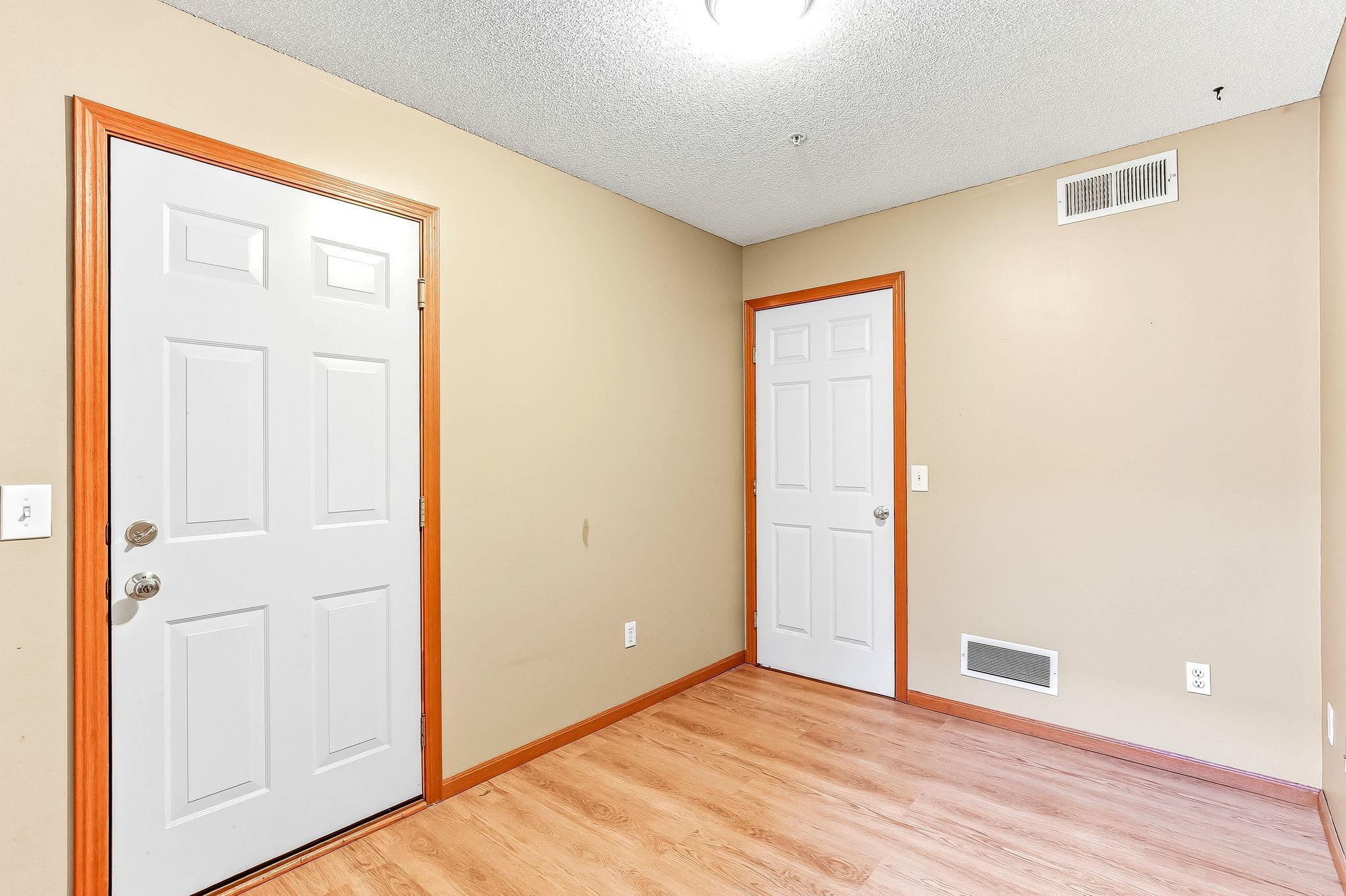 428 Willoughby Way W Property Photo 24