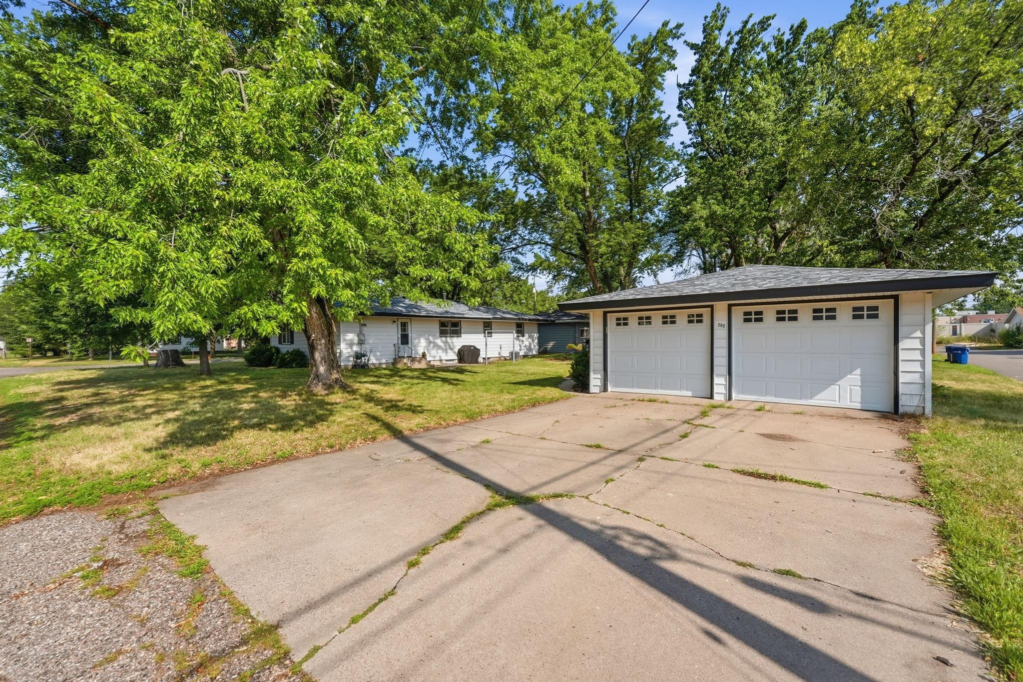 202 34th Avenue N Property Photo 3