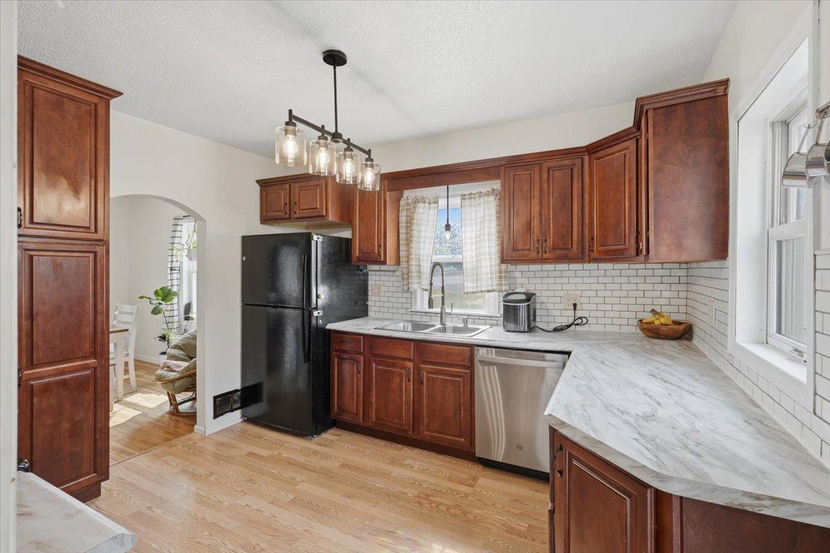 825 1st Avenue Property Photo 7