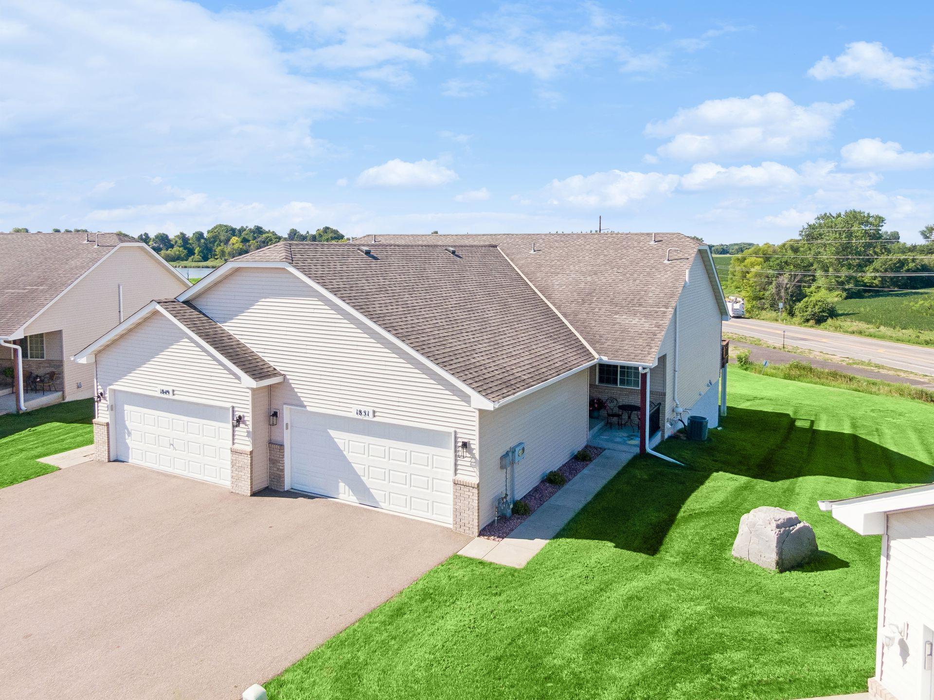 1851 Lakeridge Way Property Photo 1