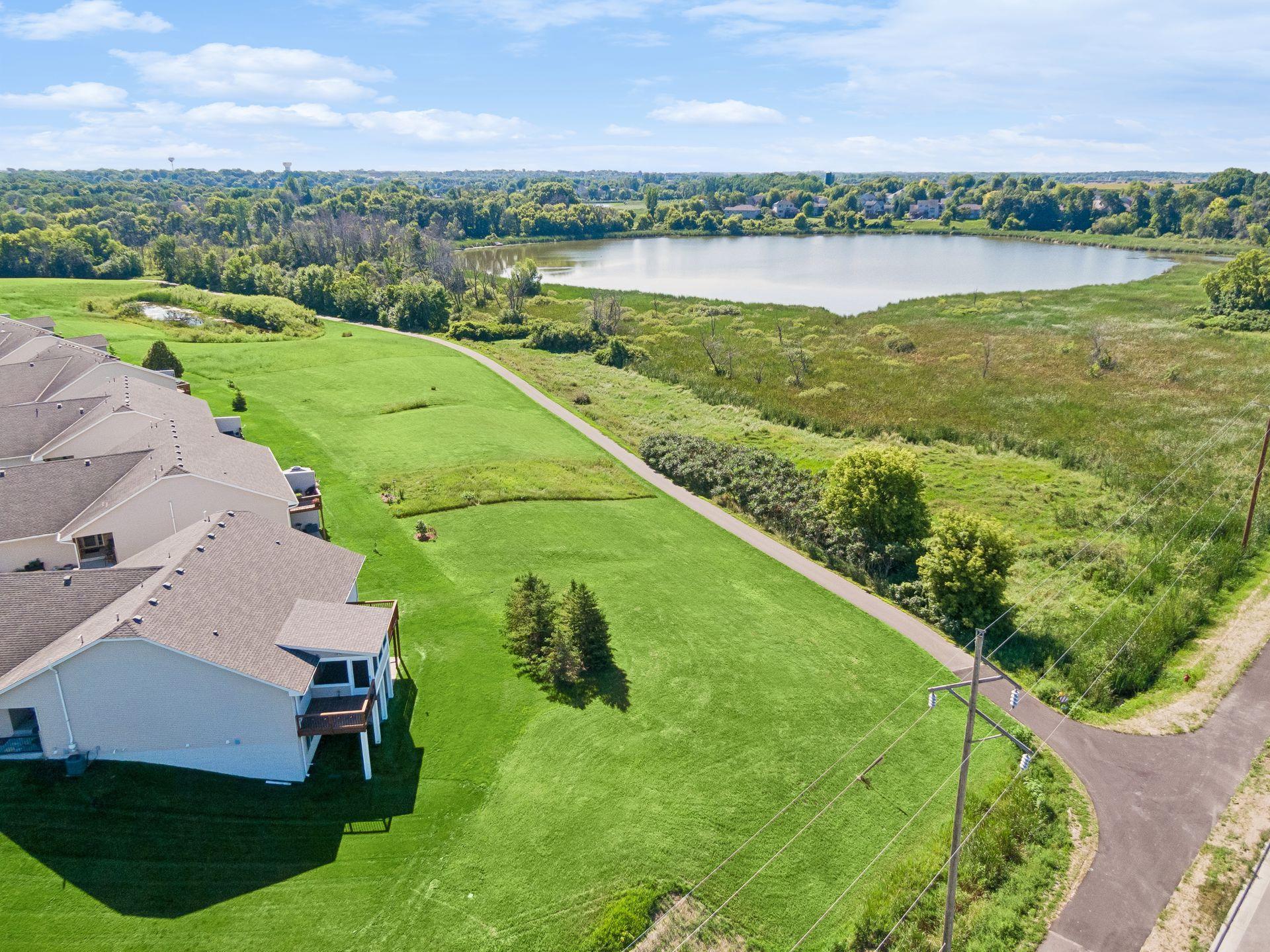 1851 Lakeridge Way Property Photo 4