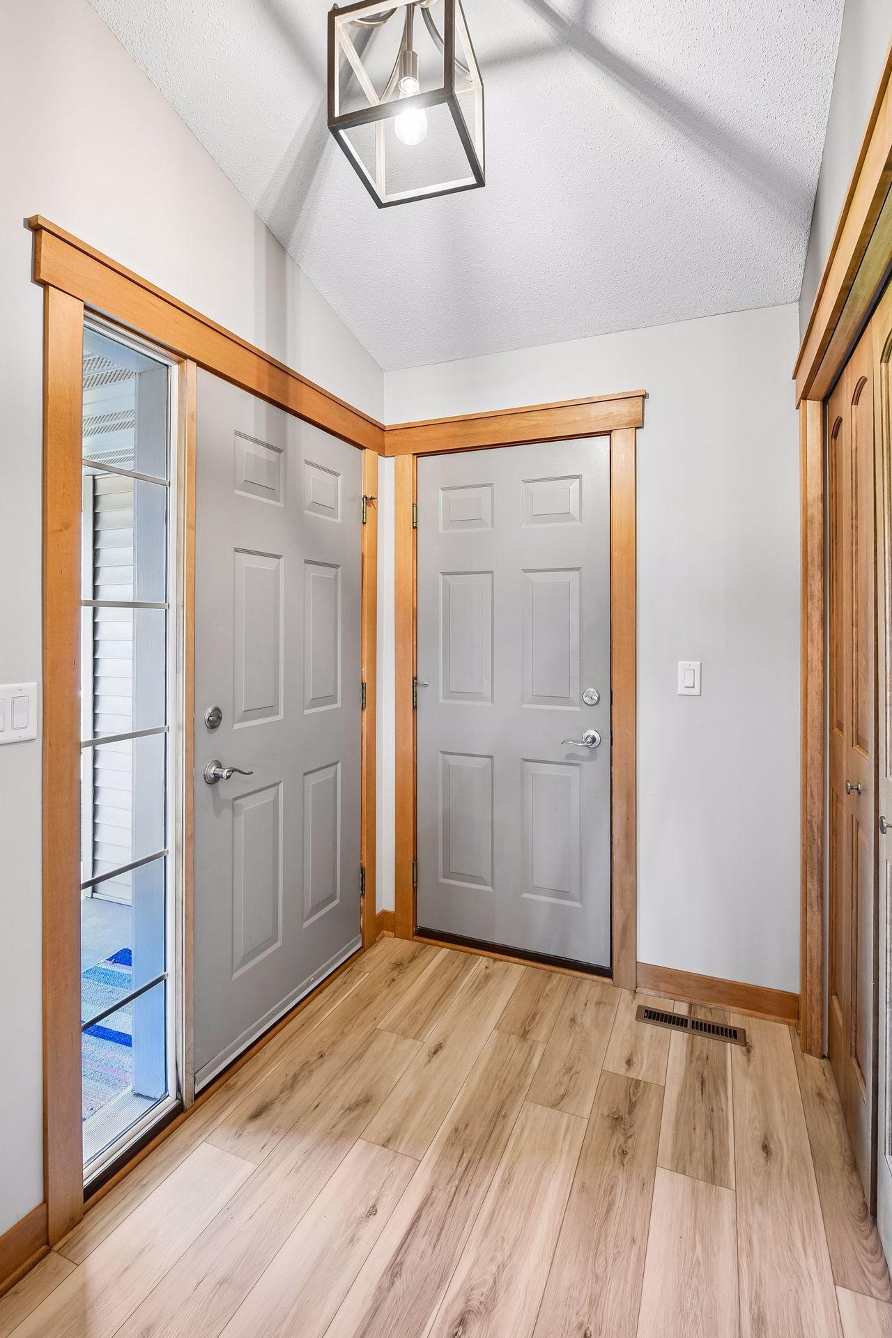 1851 Lakeridge Way Property Photo 7
