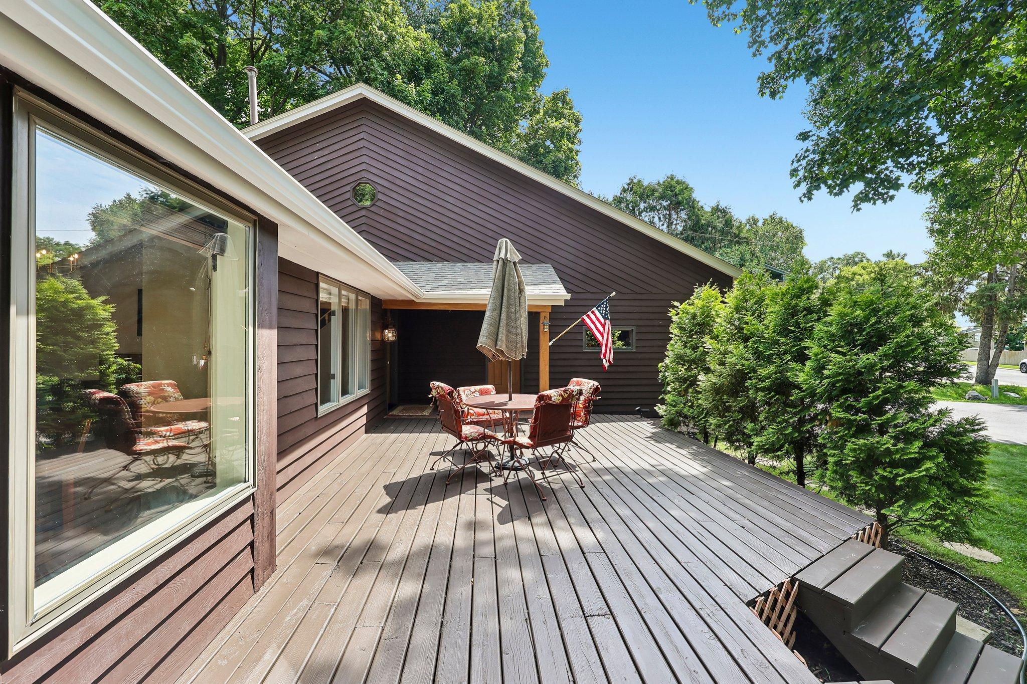 6074 Ridgewood Road Property Photo 2