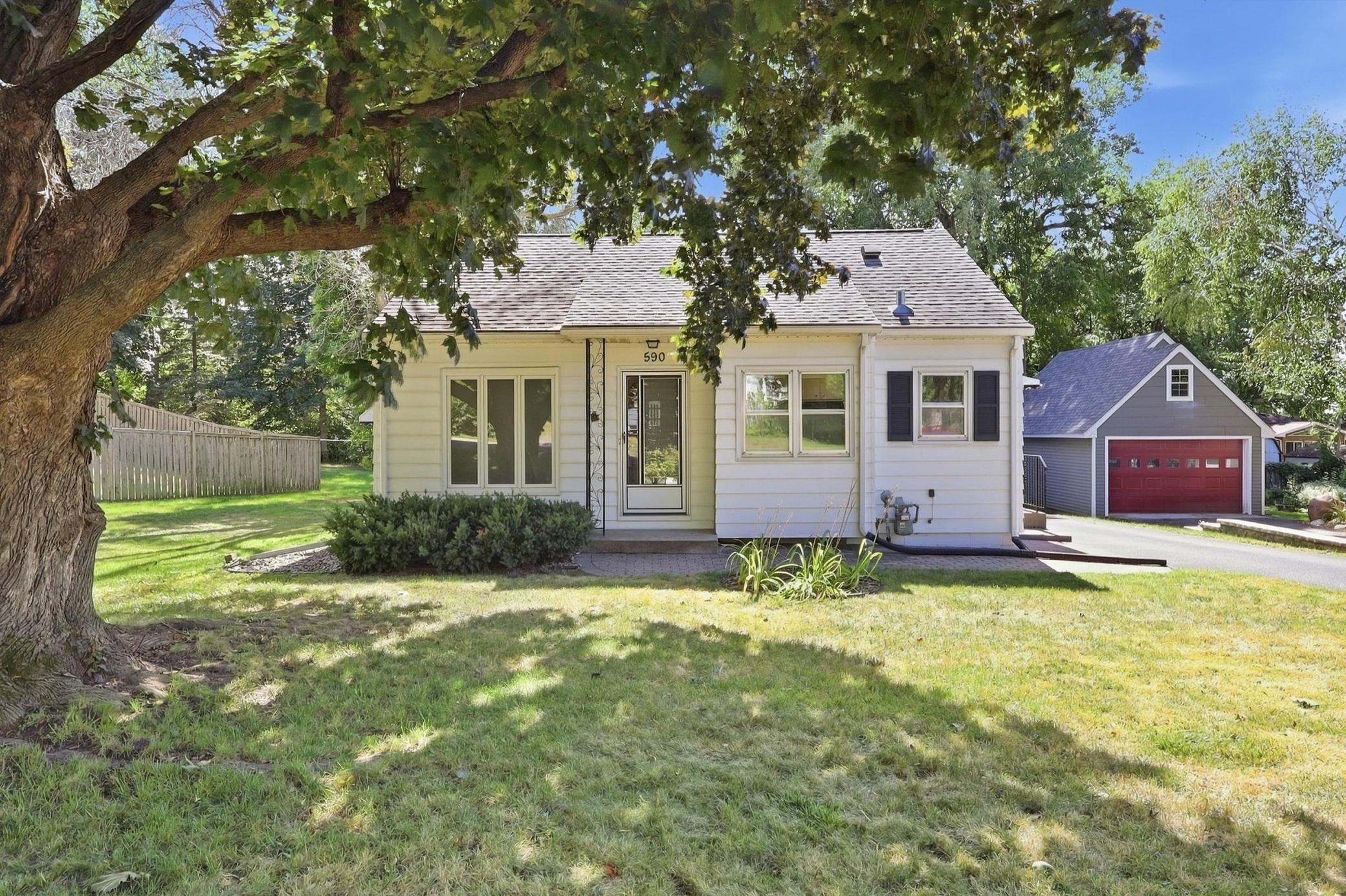 590 Valley Lane