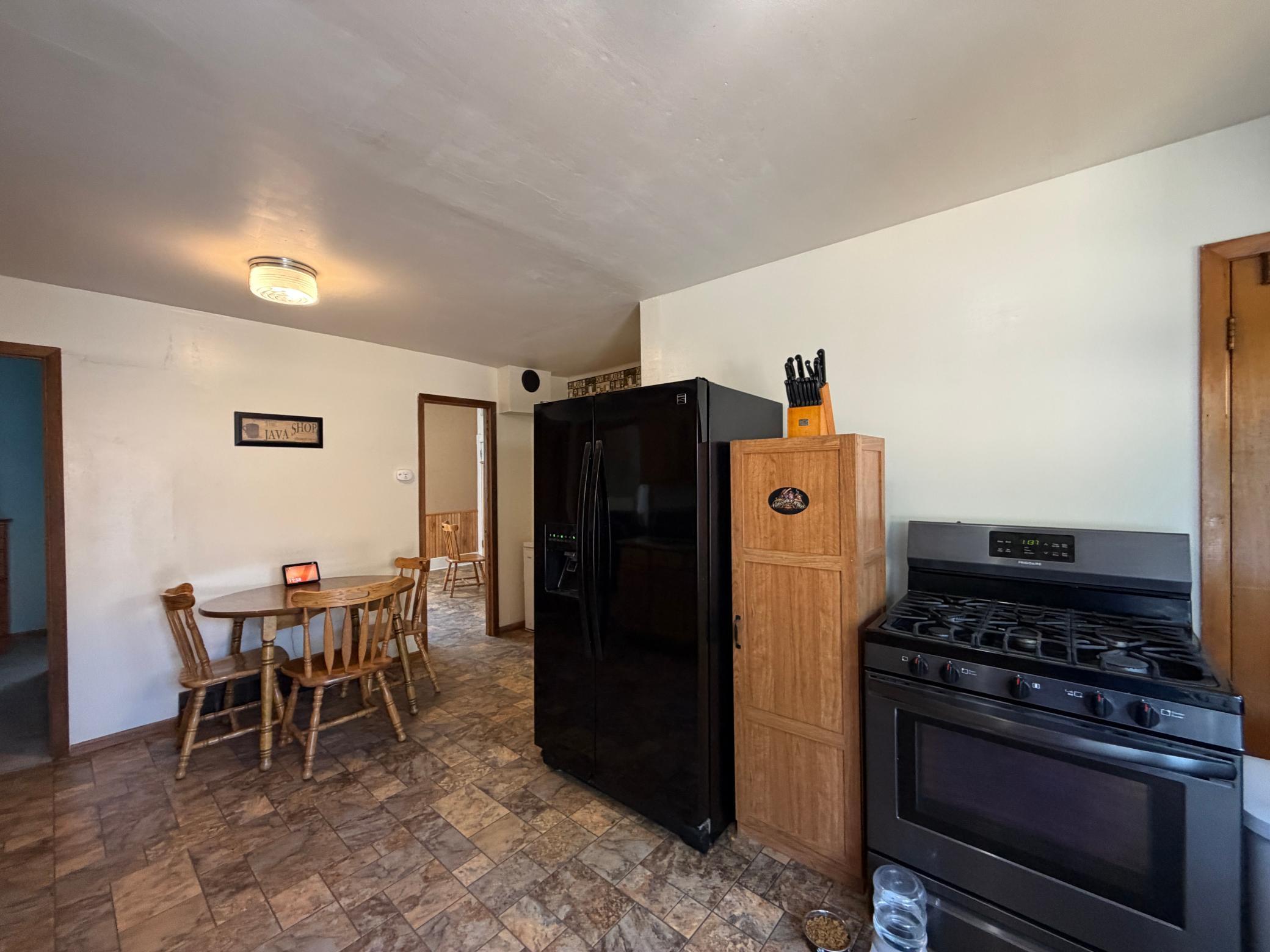 206 E 2nd Street Property Photo 5