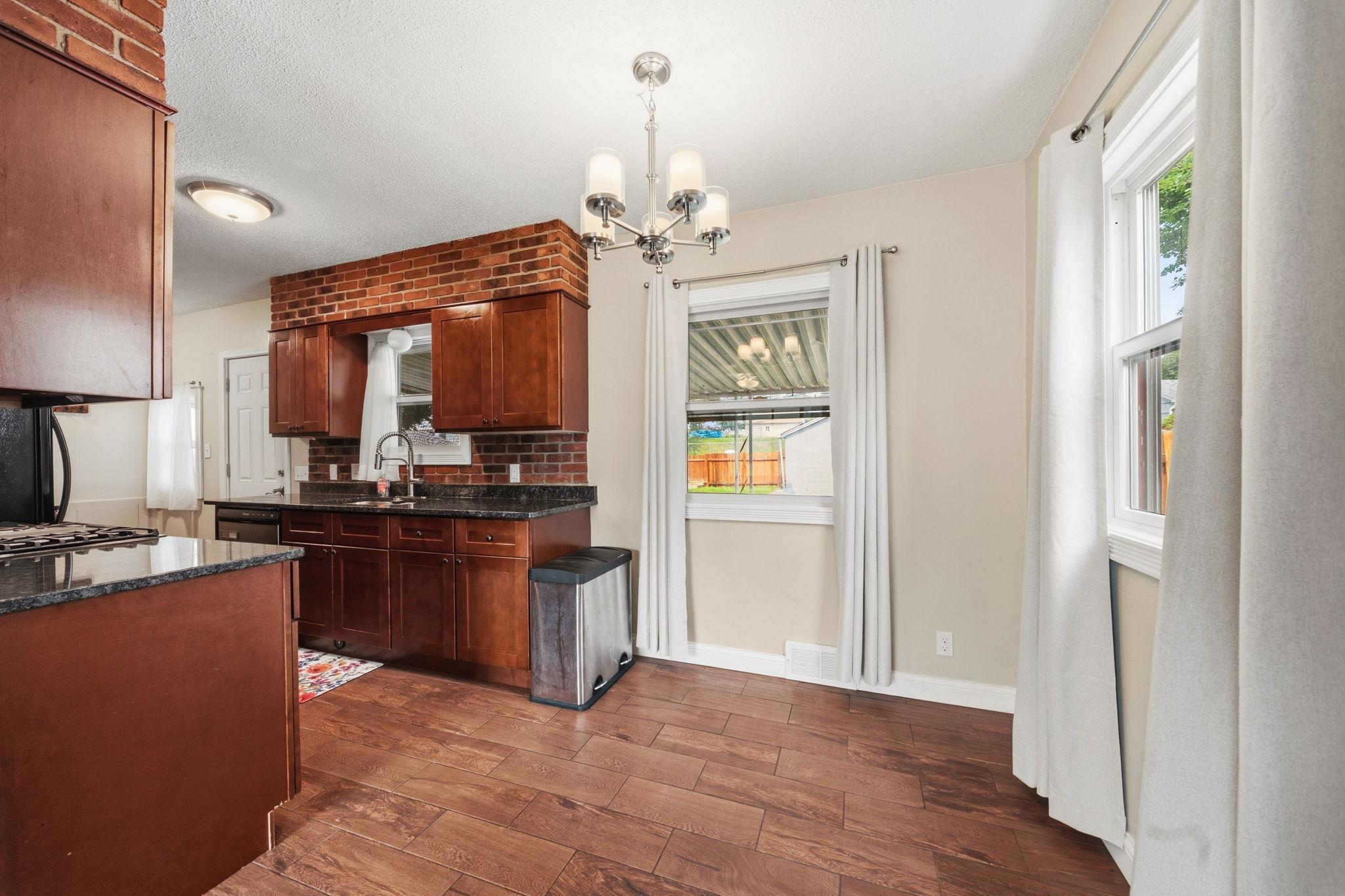 471 White Bear Avenue N Property Photo 3