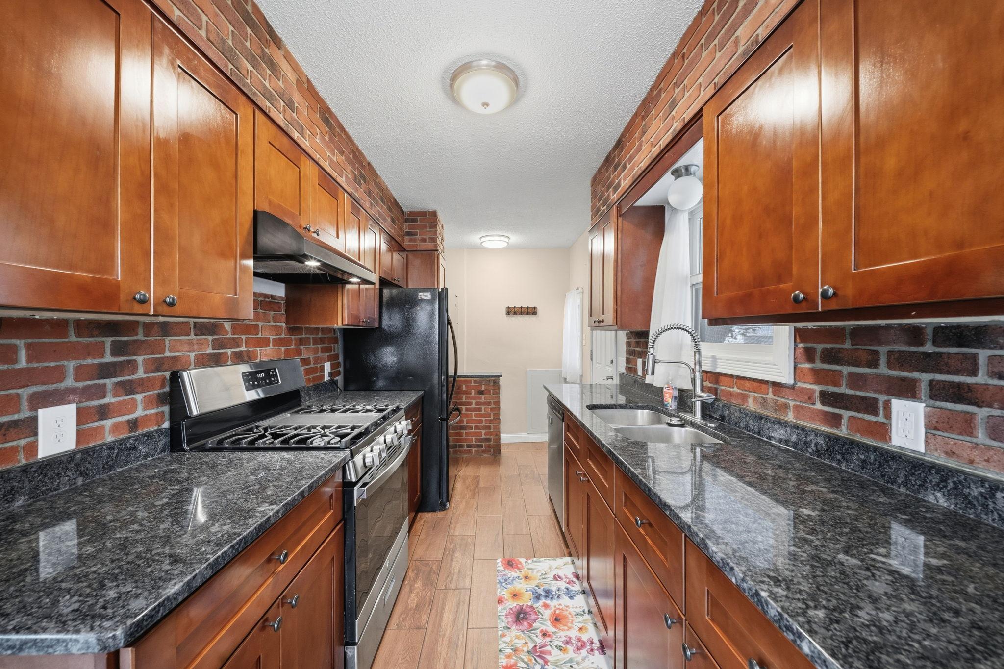 471 White Bear Avenue N Property Photo 5