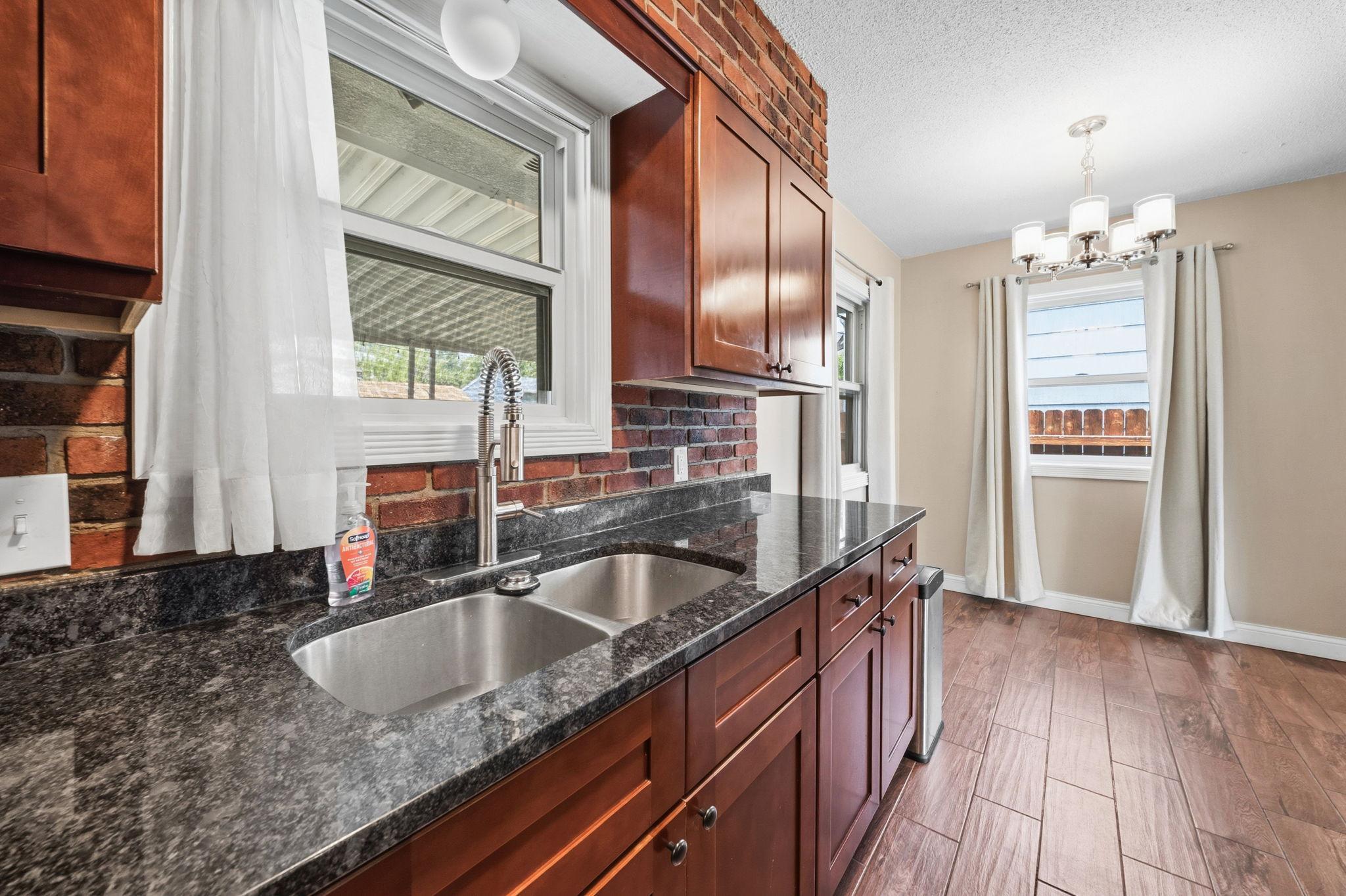 471 White Bear Avenue N Property Photo 8