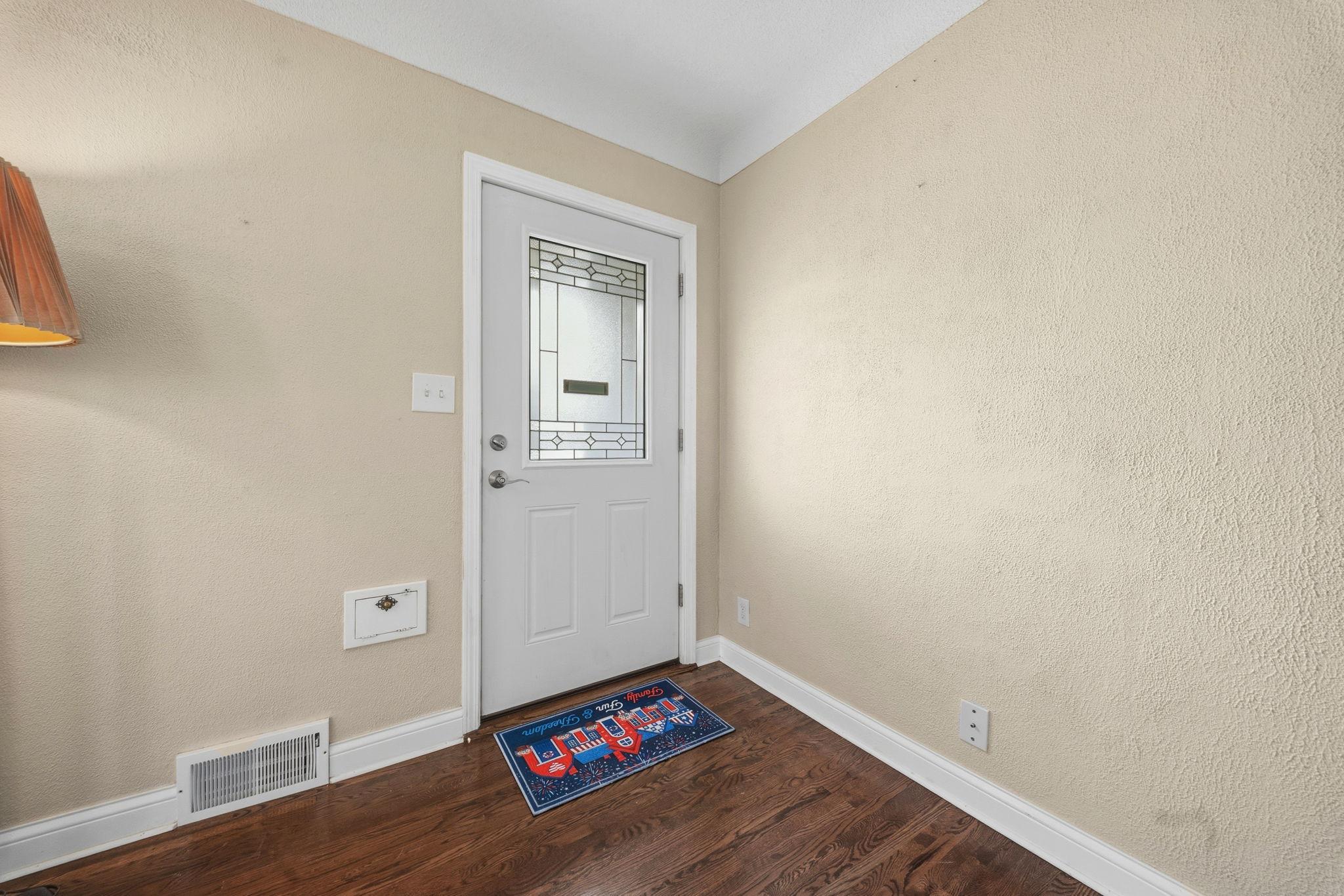 471 White Bear Avenue N Property Photo 9