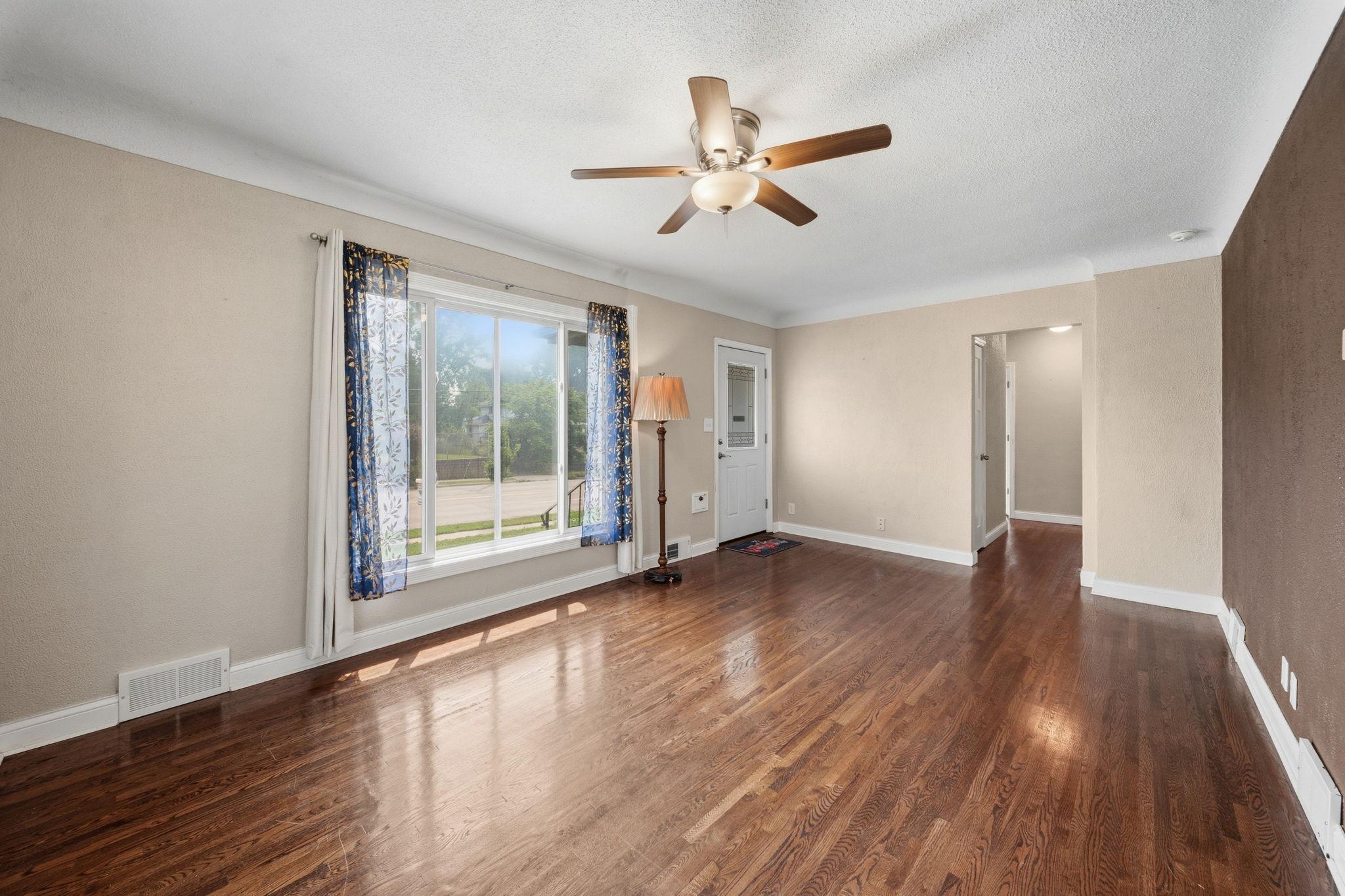 471 White Bear Avenue N Property Photo 11