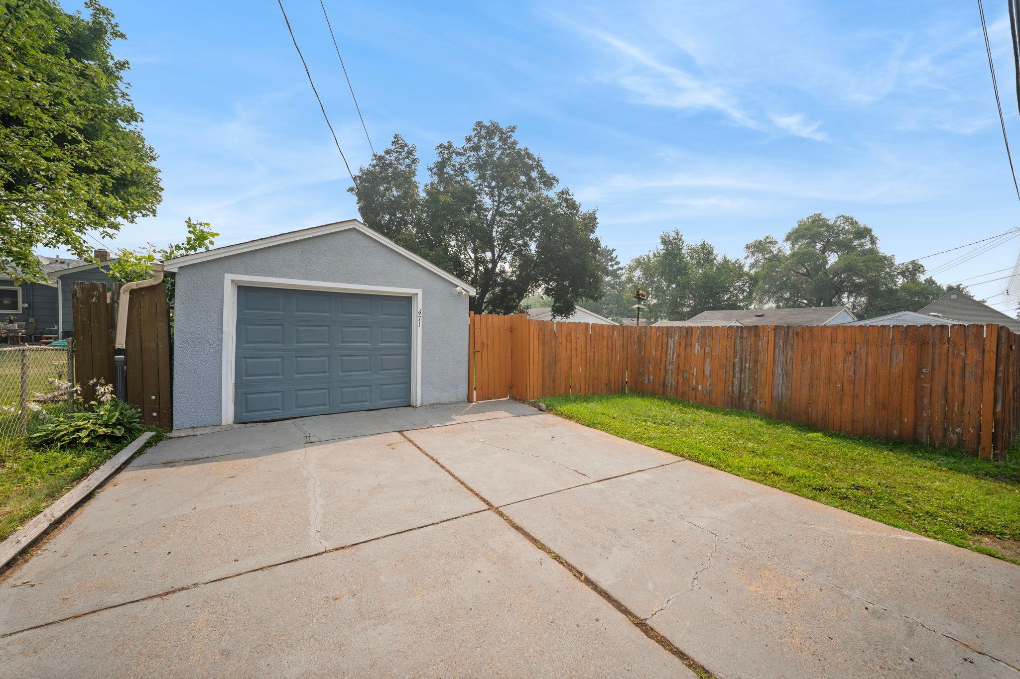 471 White Bear Avenue N Property Photo 49