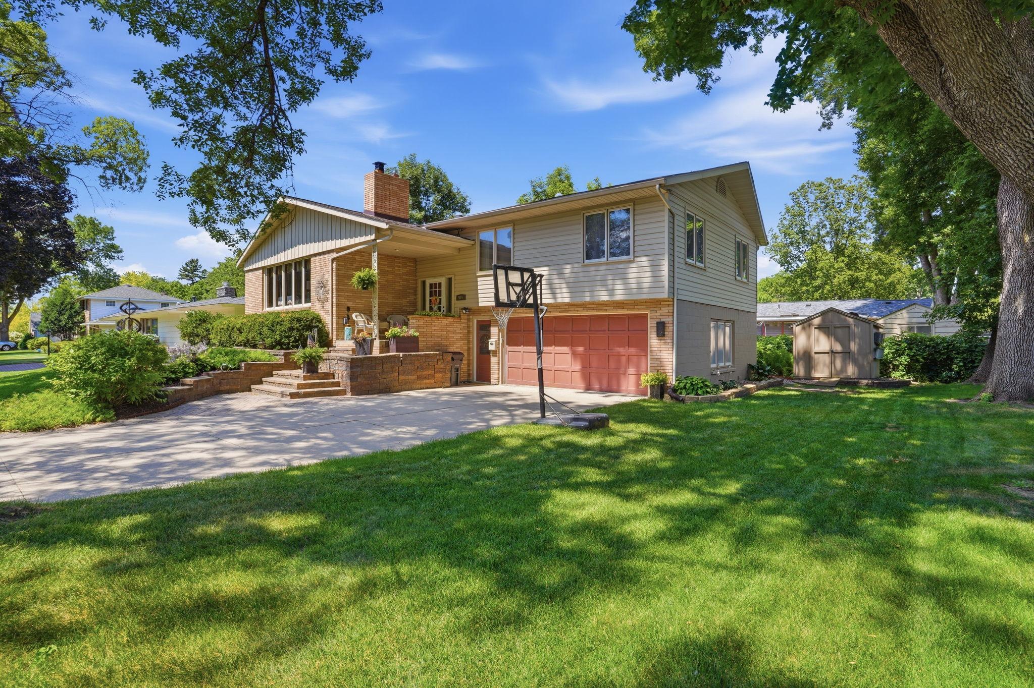 920 Meadow Lane Property Photo 3