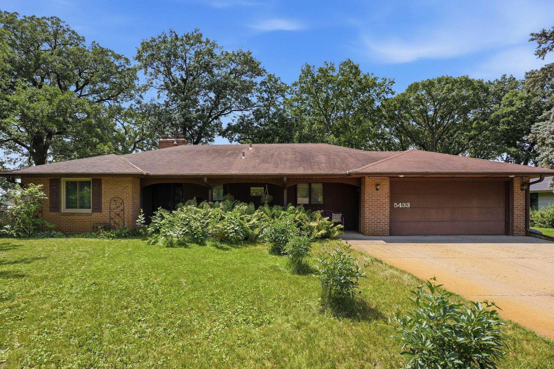 5433 Twin Lake Boulevard E Property Photo 1