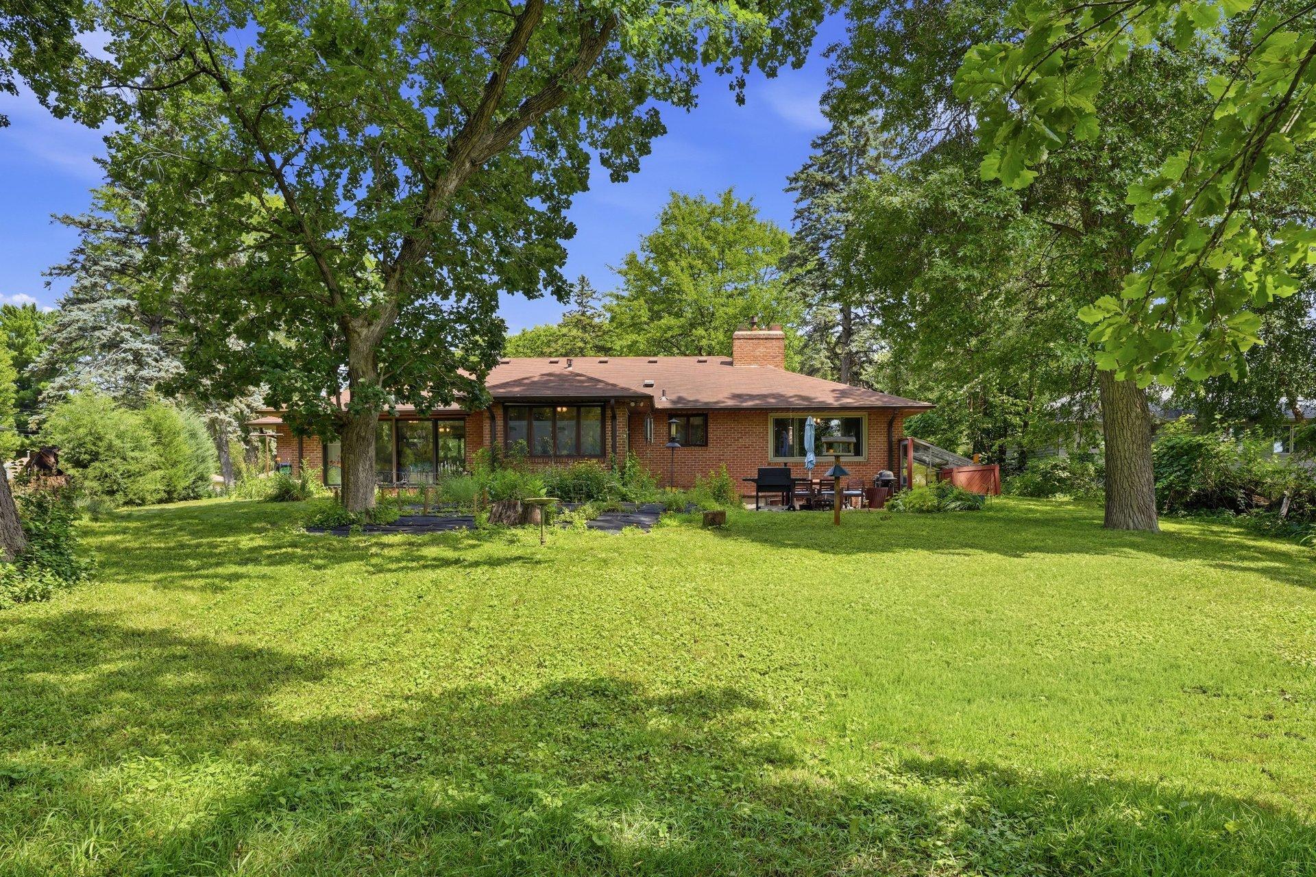 5433 Twin Lake Boulevard E Property Photo 3