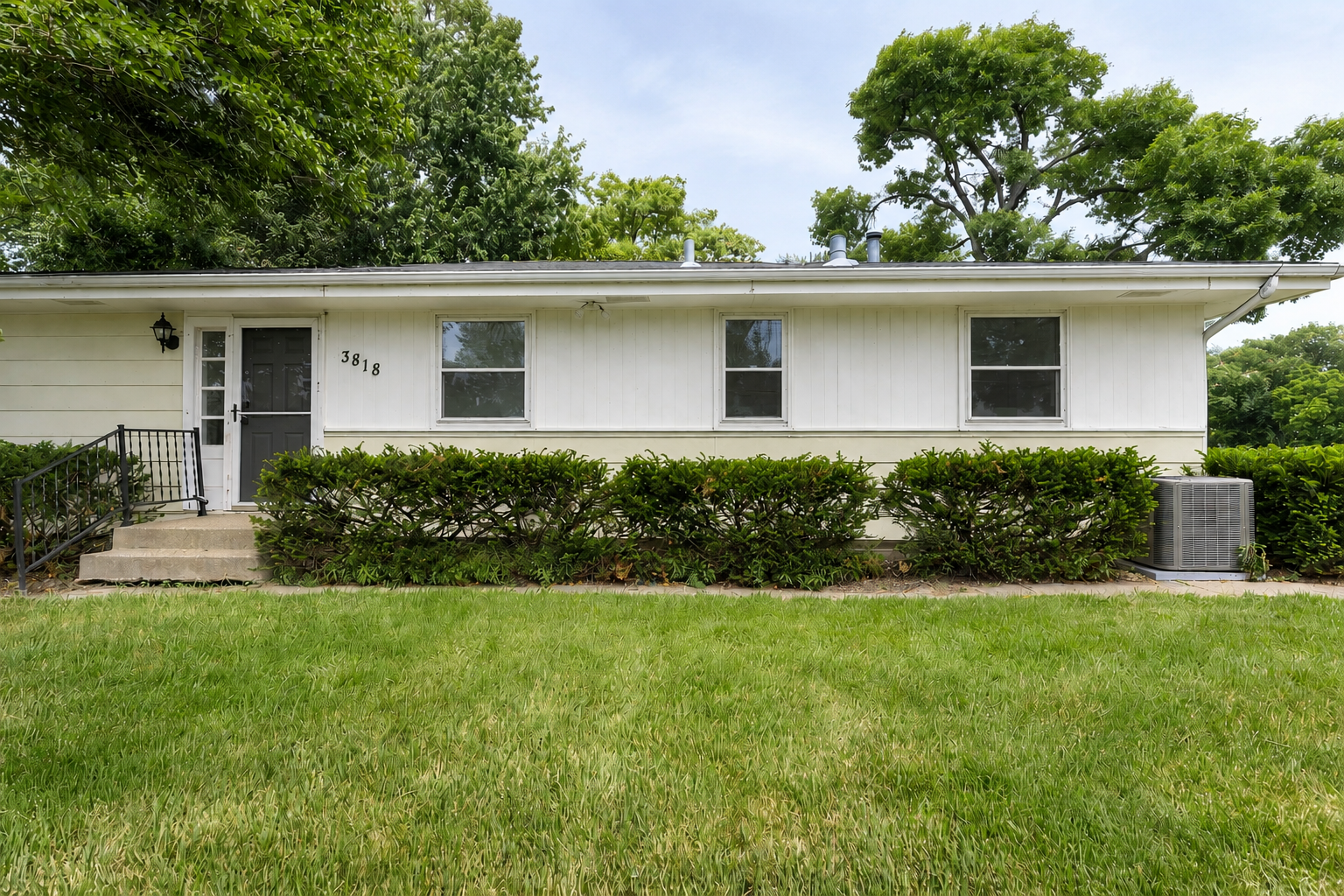 3818 W 103rd Street Property Photo 2