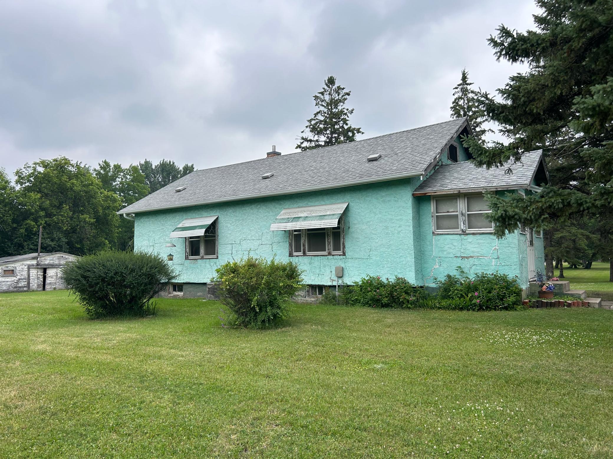 601 11th Street E Property Photo 9